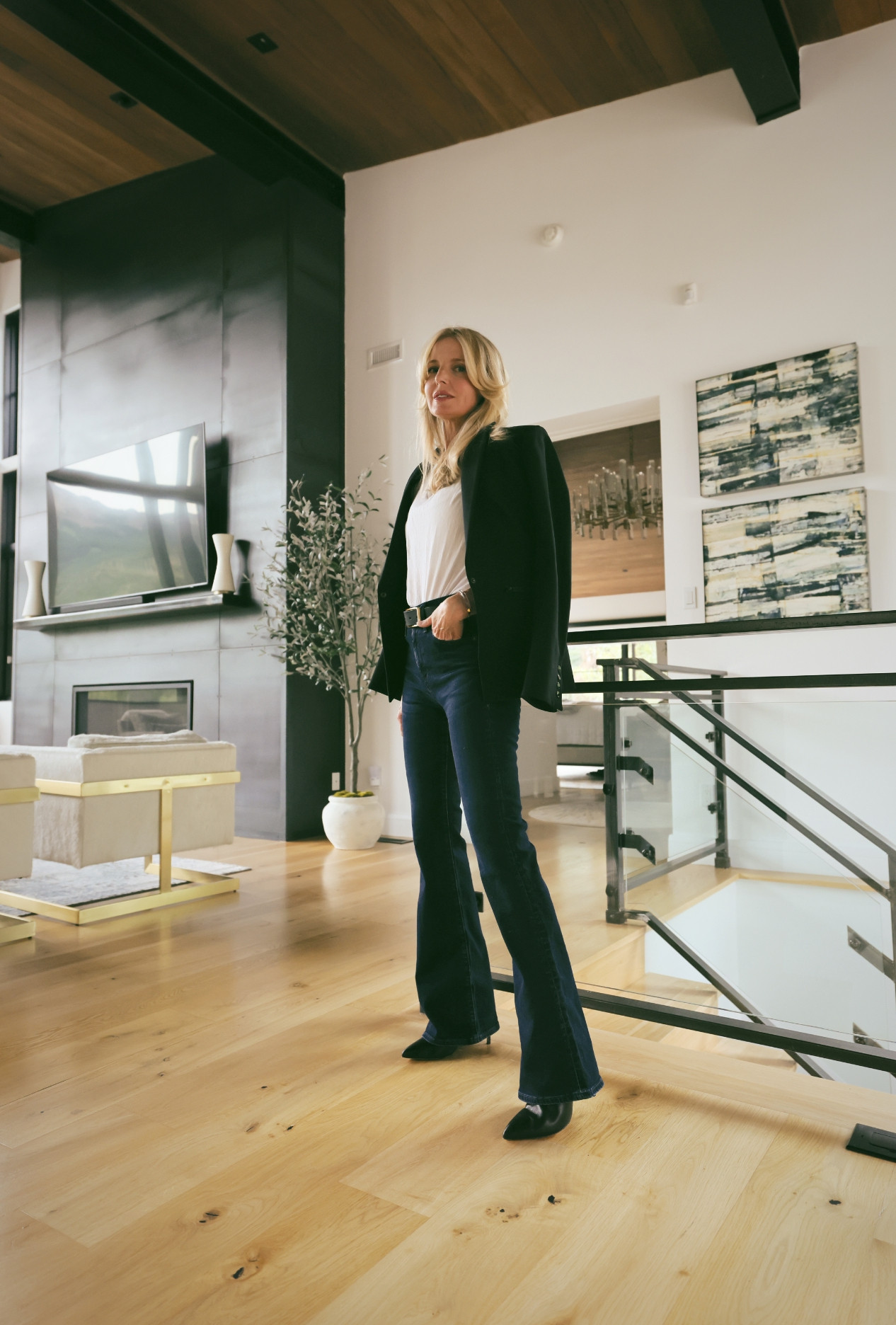 This is the stance that sells a jean better than any product photo can!

Blazer draped instead of buttoned, one hand in the pocket, all the ease of a Sunday but the polish of a Monday. The bootcut does the quiet work here, holding shape through the leg while still moving naturally.

#LTKootd #LTKOver40 #LTKSaleAlert