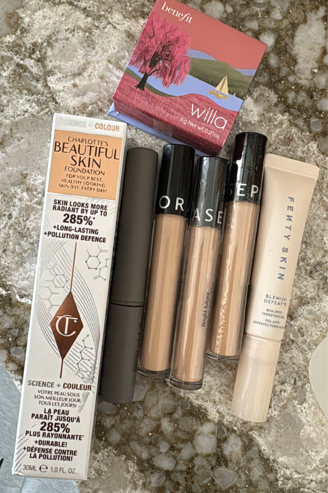 Charlotte tilbury foundation: shade 6N
Sephora collection concealer: shade 5 and 6
Refy lip: shade Rosewoodd
