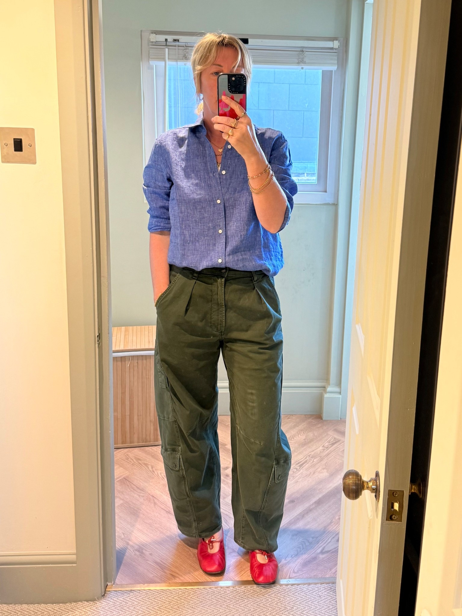 Blue and green should always be seen. Shirt WNU, cargos Citizens of Humanity 

#LTKuk #LTKspring #LTKover50style