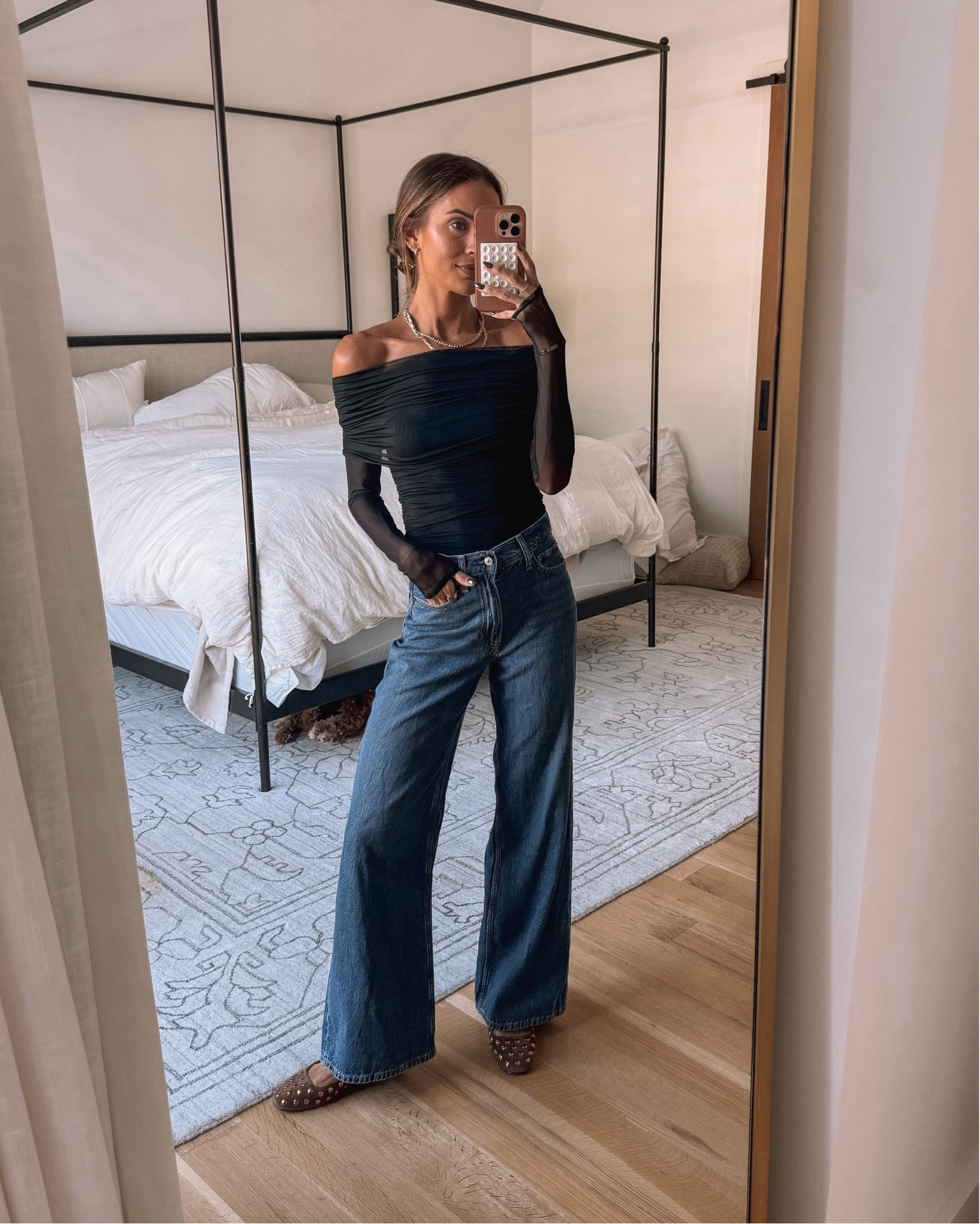 such a pretty, feminine top! 💕 jeans + top both on sale! get an extra 20% off with code AFLAUREN 🙌🏻

#LTKSaleAlert #LTKHoliday