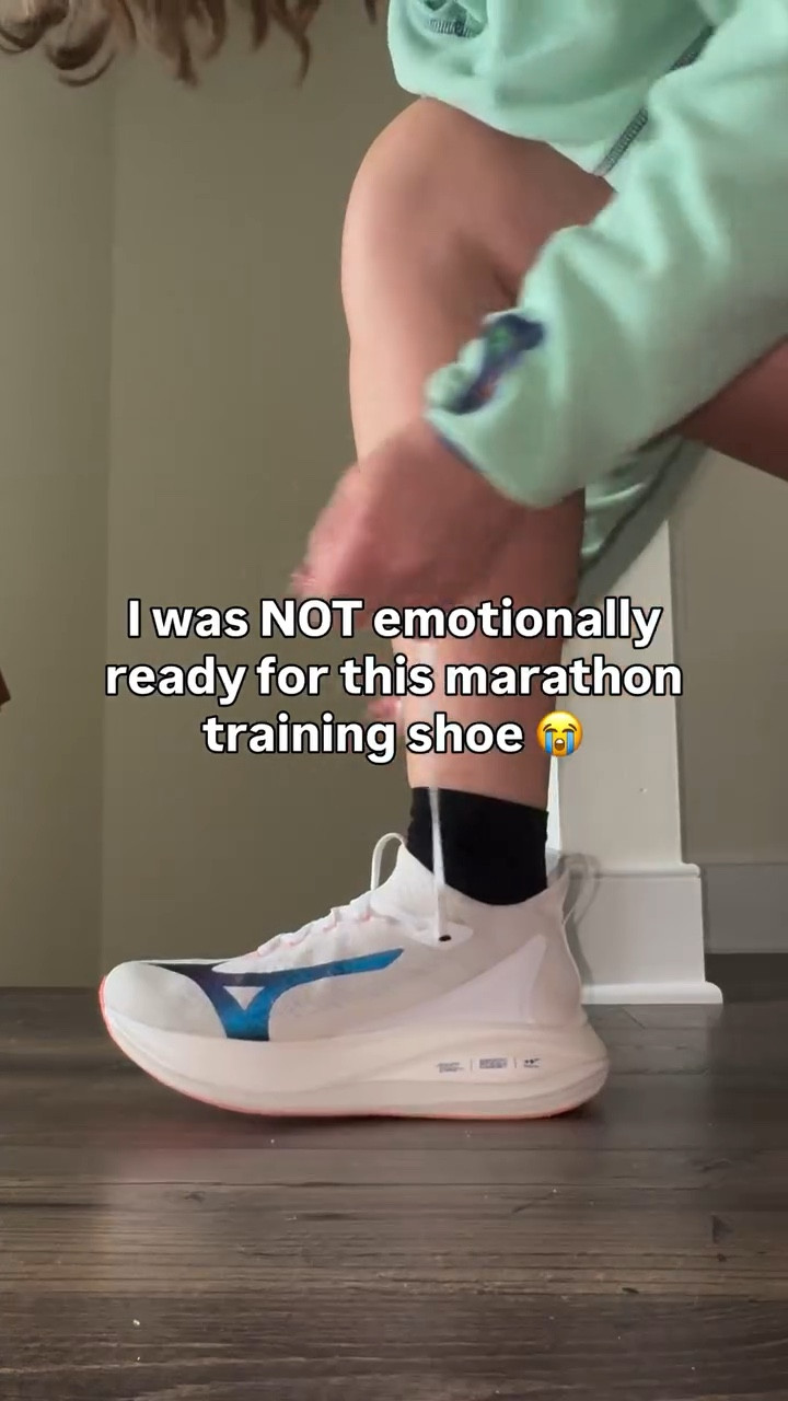 An unexpected favorite running shoe for me right now is  the Mizuno Neo Vista 2! I’ve been wearing it for speed workouts because it has a plate and I’m in looove 😍 lot of great cushion, yet light and helps me move a littleee bit more quickly! Definitely a contender for my marathon racing shoe! 

Best running shoes for marathon training #gifted