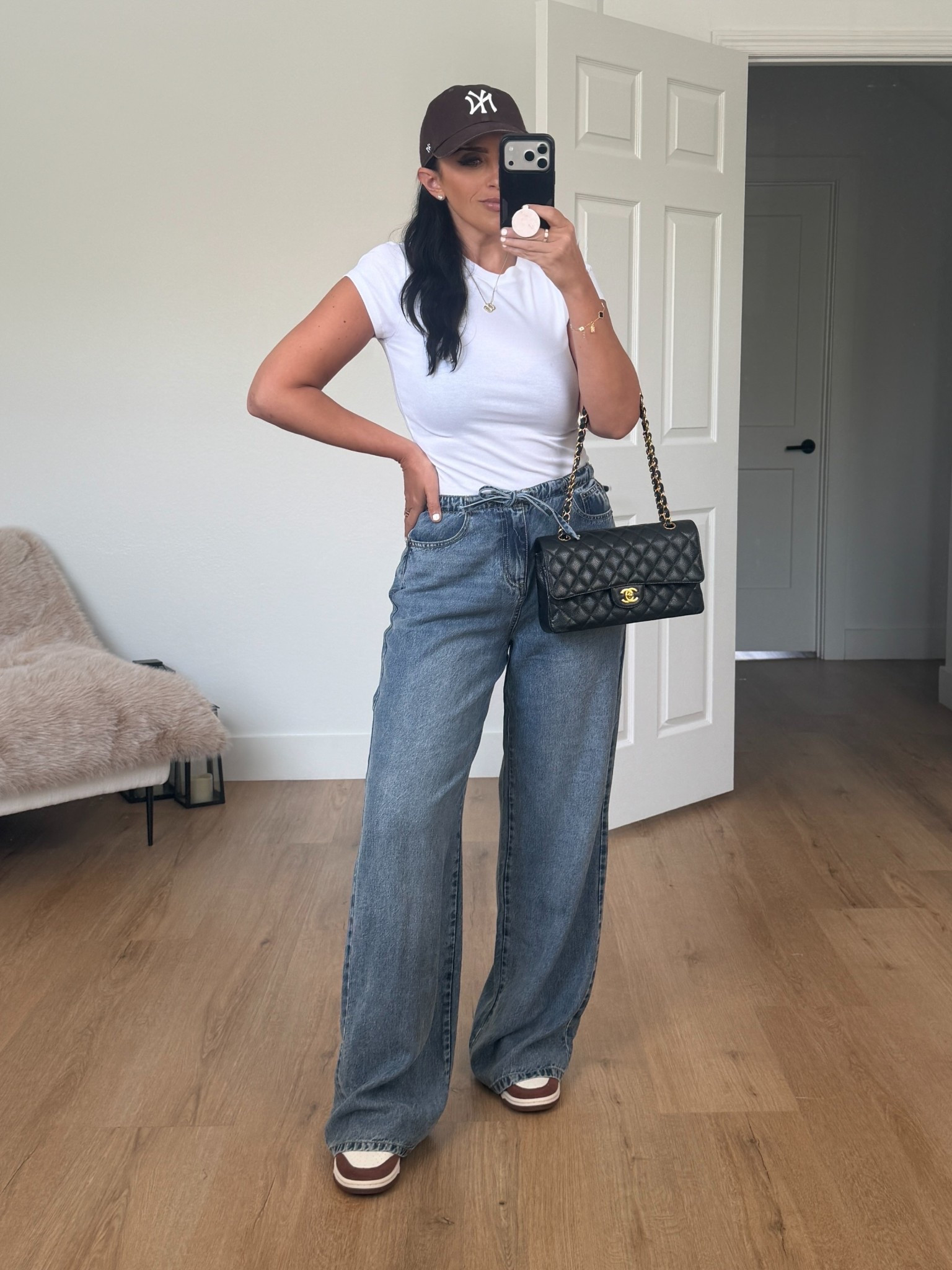 Splendid Josie white tee shirt wearing size small

Splendid denim lounge pants wearing size small 