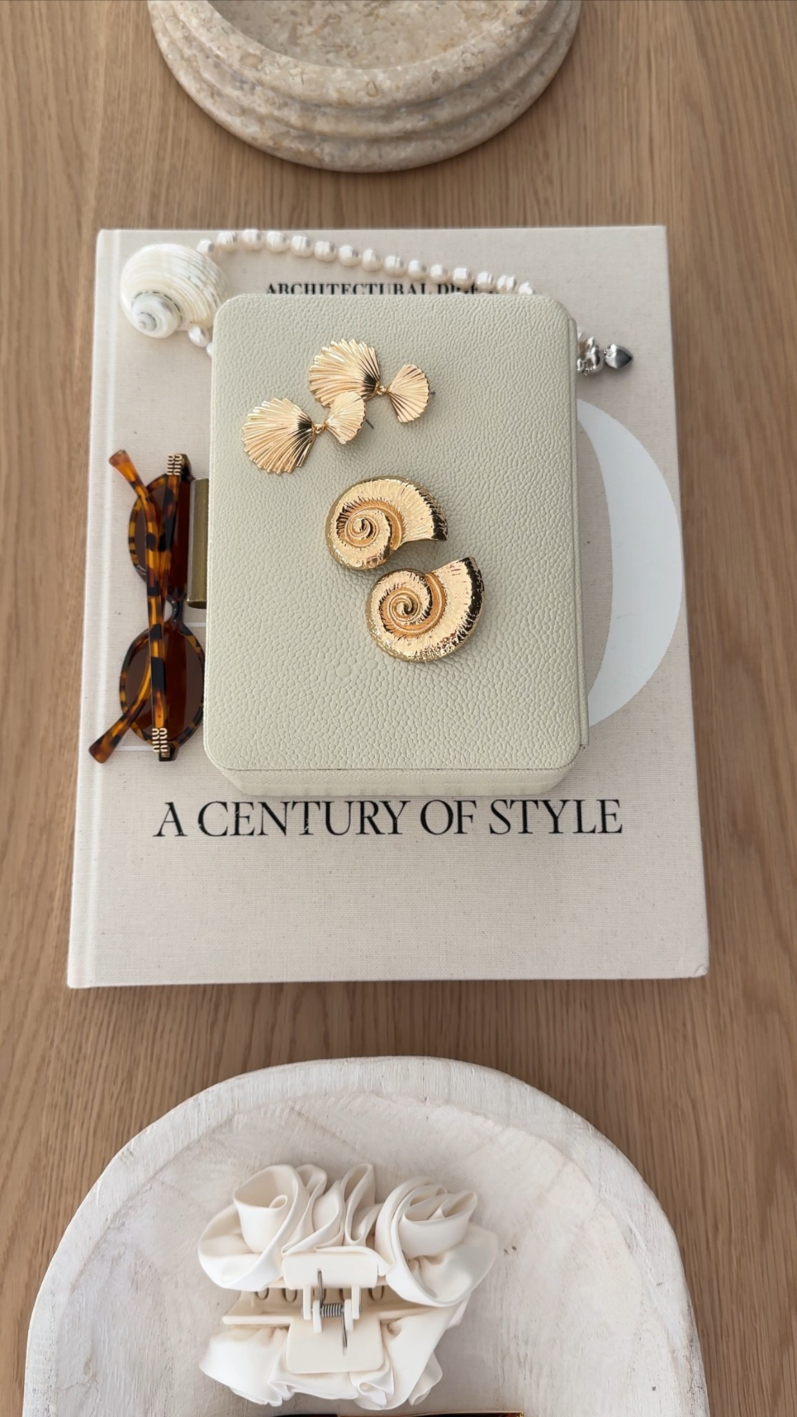 Vacation jewelry 🤎

Spring break, gold earrings, chunky jewelry, sunglasses, summer accessories 

#LTKTravel #LTKSeasonal #LTKootd