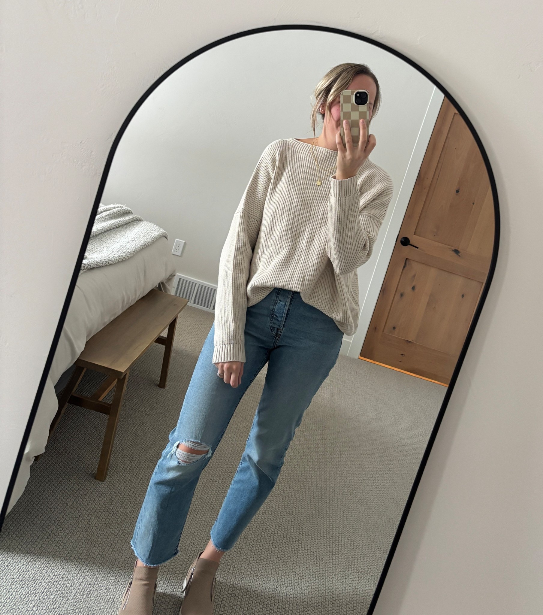Easing my way into adding jeans that aren’t “skinny” to my wardrobe.. and this sweater is so good!🤌🏼

#LTKmomlife