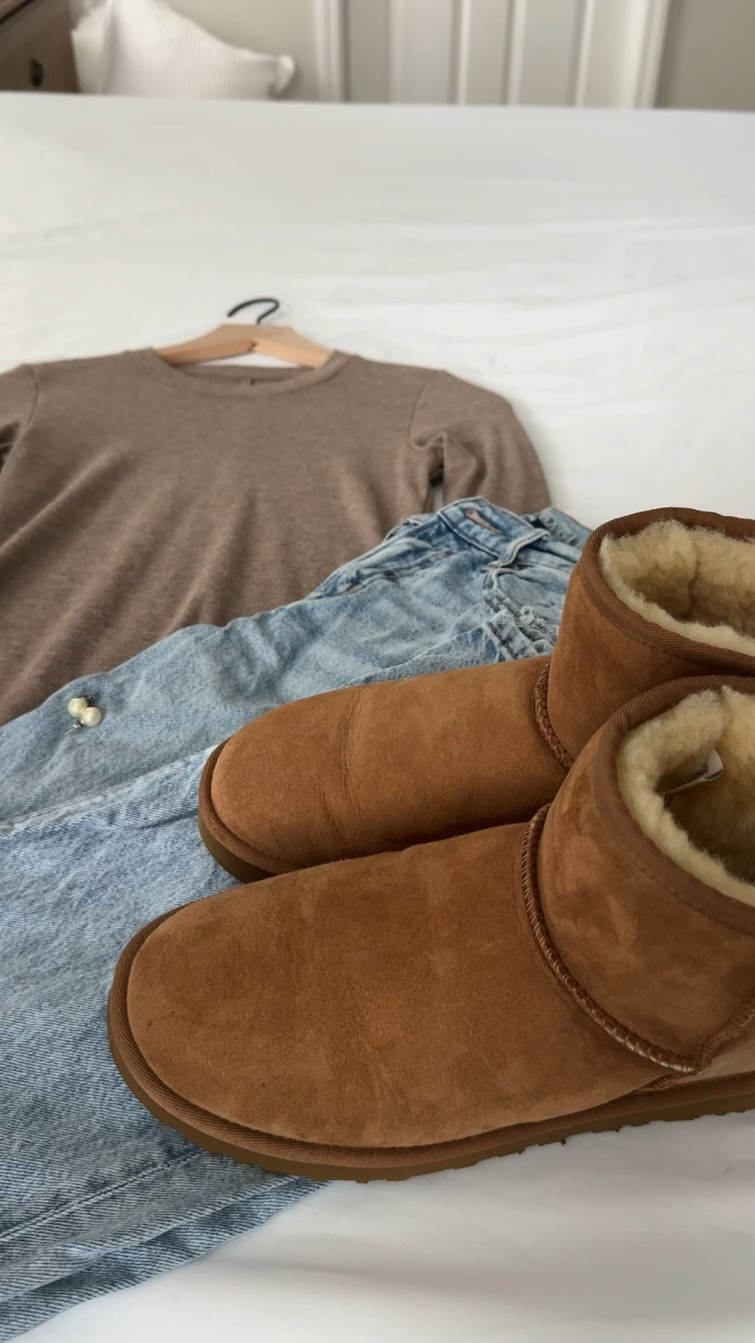 Bringing fall vibes into every step 🍂 Brown long sleeve, mom jeans, and Uggs are the ultimate weekend uniform 🫶🏼
Pearl studs to pull it all together 💋
 #FallOutfit #CasualVibes #MomJeansStyle #UggLife #GoldAccessories #OOTDInspo #CozyOutfit #EverydayStyle #WeekendReady

#LTKSeasonal #LTKFindsUnder50 #LTKShoeCrush