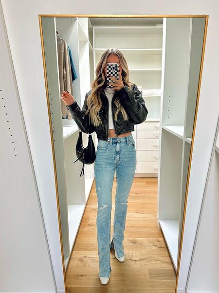 Linking my new favorite jeans!! Wearing a 24