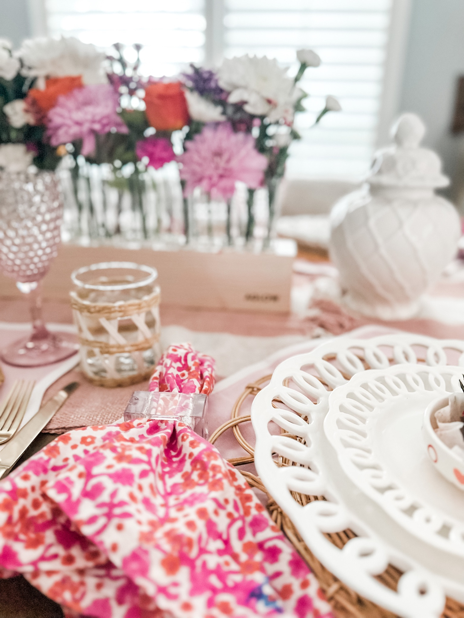 Bright & Beautiful Spring Table 

#LTKhome #LTKSeasonal #LTKstyletip