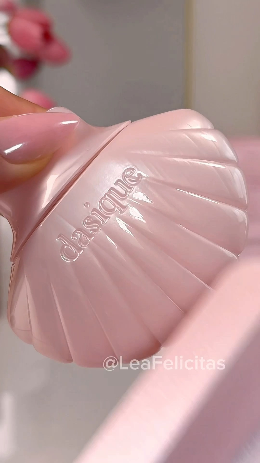 YesStyle haul part II

Dasique 
glowy shell base
Highlighter mermaid collection 01
Hold live mirror light lipgloss 01, 02, 04
Judydoll concealer cushion C03
Clio blurt tint 01
Medicube PDRN pink collagen exosome 7500
April skin txa milky toner & overnight wrapping mask
The Saem lip tint 02, 07