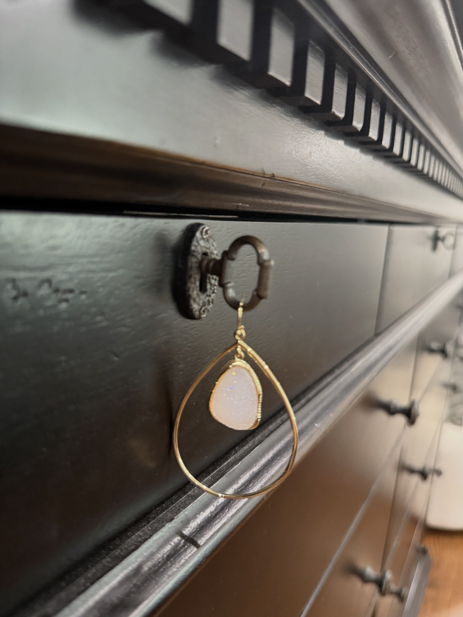 Jaw dropping druzy earrings!!! Absolutely perfect for all the pumpkin patches and game day festivities!!! ✨🎃🏈 One of our absolute favorites!! Available in other metals and druzy stones, check out UptownStrut.com 
•
•
•
#UptownStrut #UptownStrutYouUp #FallFashion #fallyall #happyhalloween #pumpkinpatch #fallphotoshoot #BoutiqueLife #onlineboutique #StyleWatch #Instafashion #FashionHouston #LocalLove #YoungWildFree #Blogger #CelebrityStyle #HoustonBlogger #WhatIWore #ShopSmall #WomensFashion #OOTD

#LTKParties #LTKTravel #LTKSeasonal