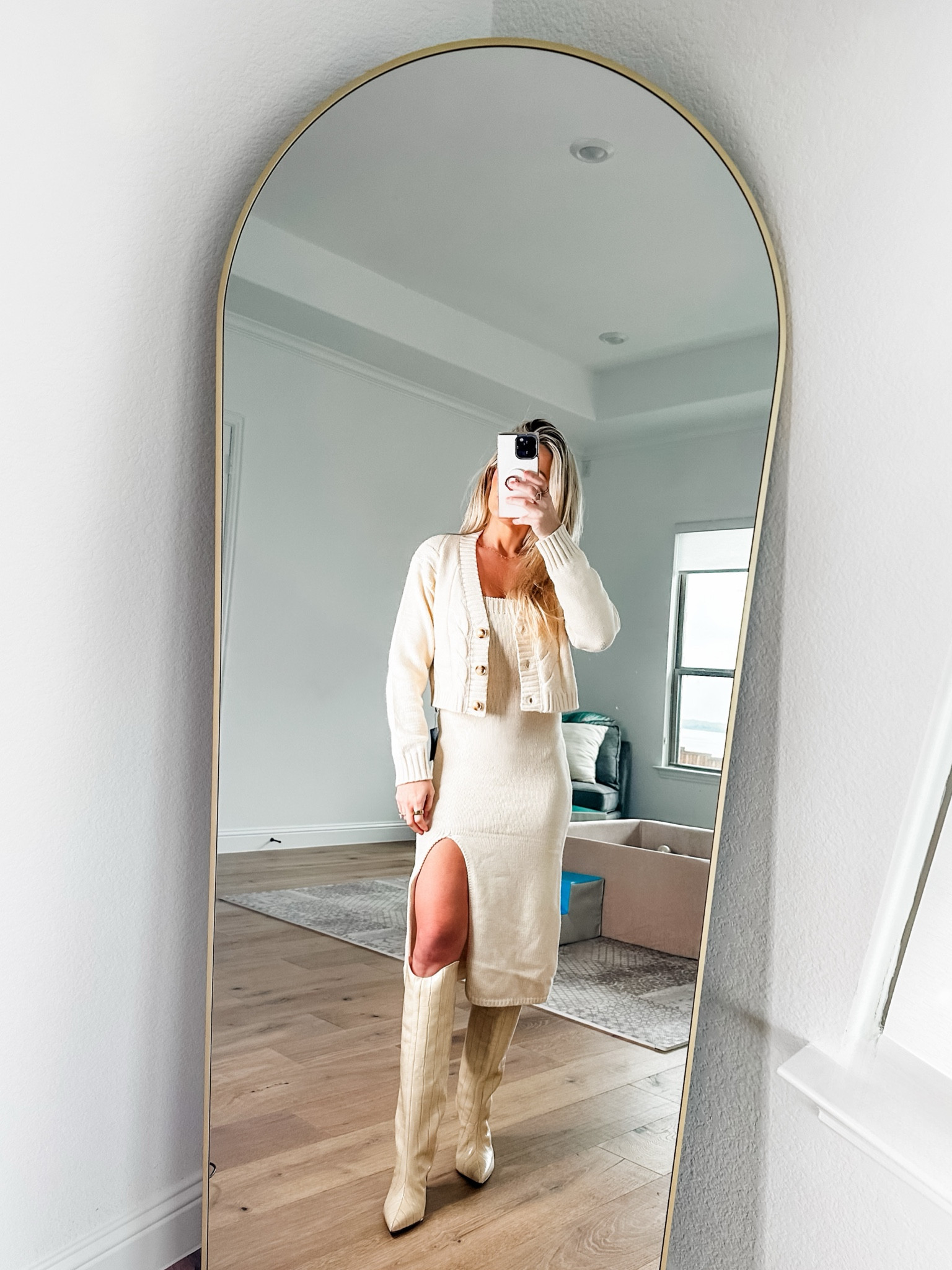 Neutral Thanksgiving outfit 