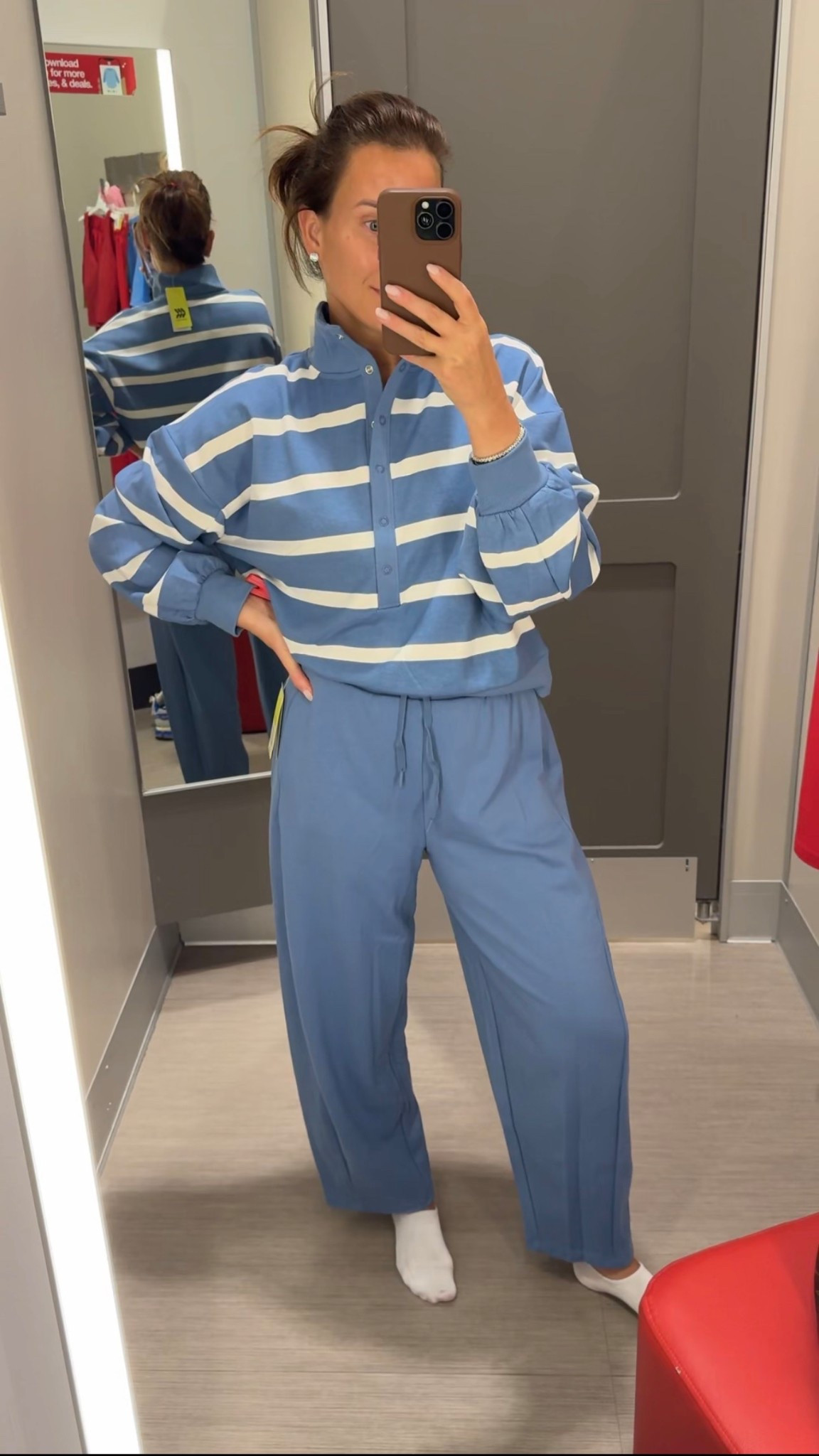 Activewear sale ends today!

Wearing a small in both top and bottom!

#target 
#spring
#sale
#fitness
#set
#goals
#travel