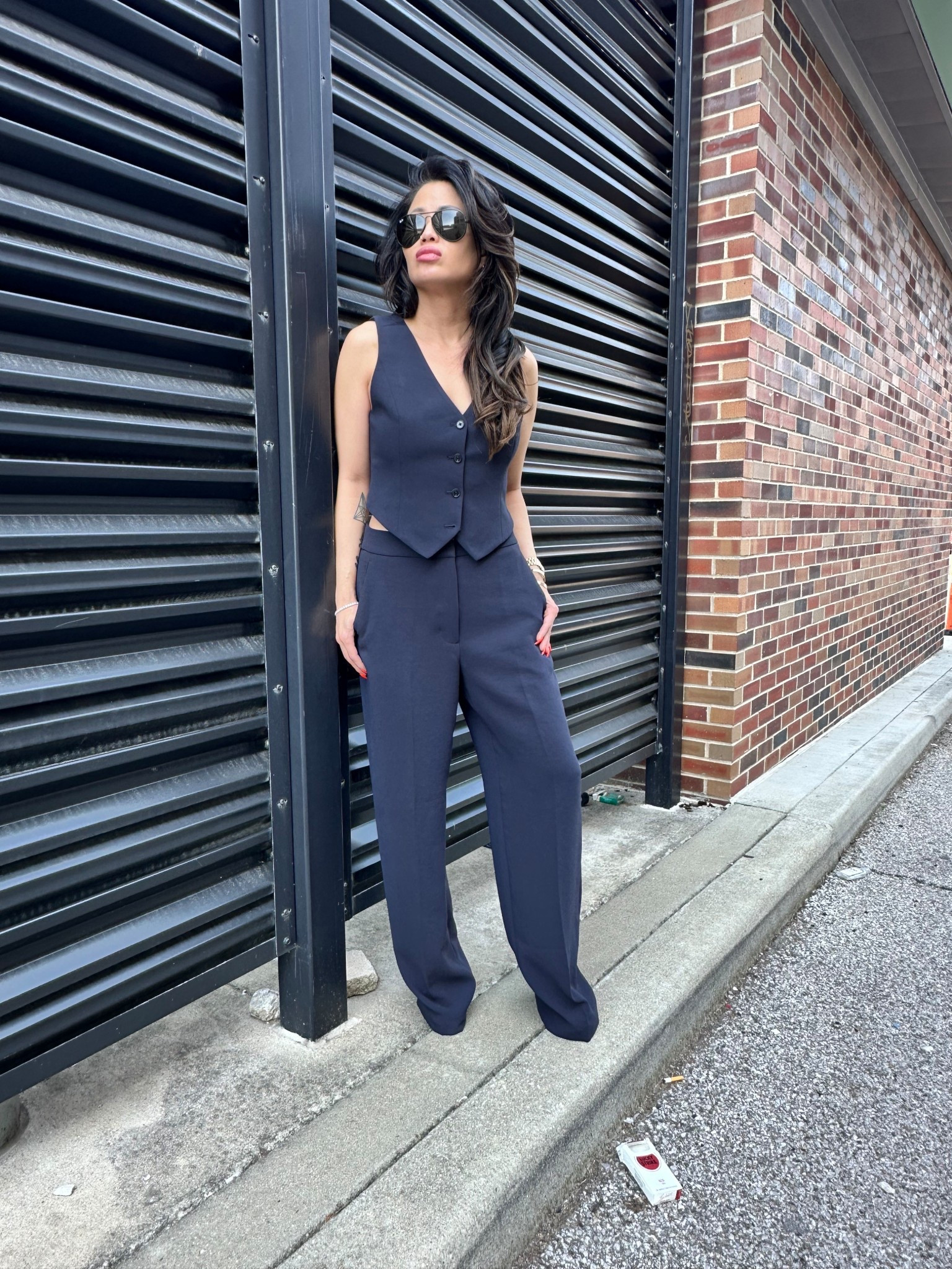 Serving looks and street vibes in navy. When your outfit matches your confidence, every corner feels like a runway✨🖤😎 

#navyisthenewblack #bossbitch
#StreetStyle #AviatorAttitude

#LTKPetite #LTKStyleTip #LTKU
