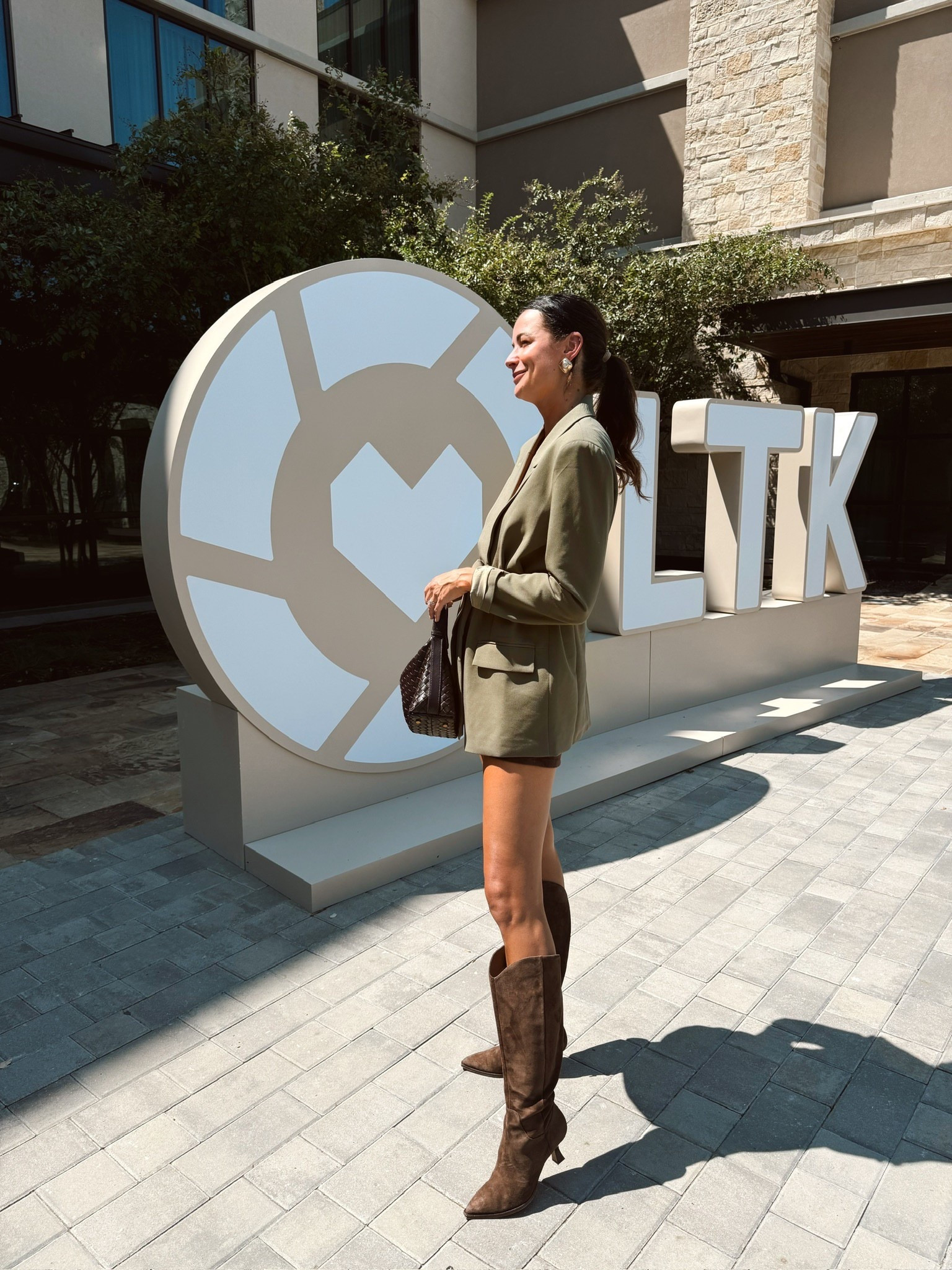 Ootd for LTKCON! We’ve had a great time learning and meeting up with so many friends! This look is so chic with the belted blazer top and these suede shorts! 

#LTKTall #LTKStyleTip #LTKCon