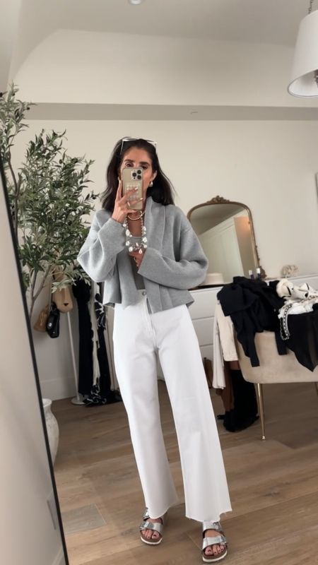 This cardigan was a favorite last season and I had to pick it up in
multiple colors! They now have the cropped version and love it, paired it with these white jeans for a casual look #StylinbyAylin #Aylin

#LTKVideo #LTKStyleTip #LTKSeasonal