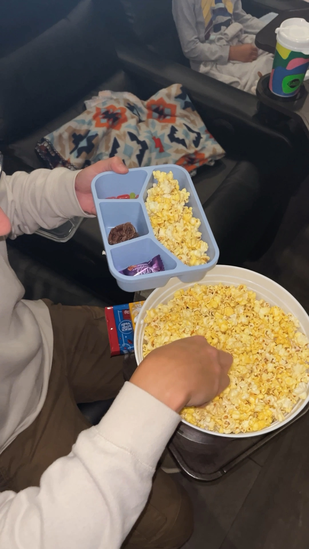 I was so sick of using napkins or asking the people at the concession stand for paper trays because even though those worked, they never worked nearly as good as these do! 👏🏼 





#home #family #amazon #finds #kitchen #storage #gadgets #parent #hack #mom #dad

#LTKWatchNow #LTKKids #LTKTravel