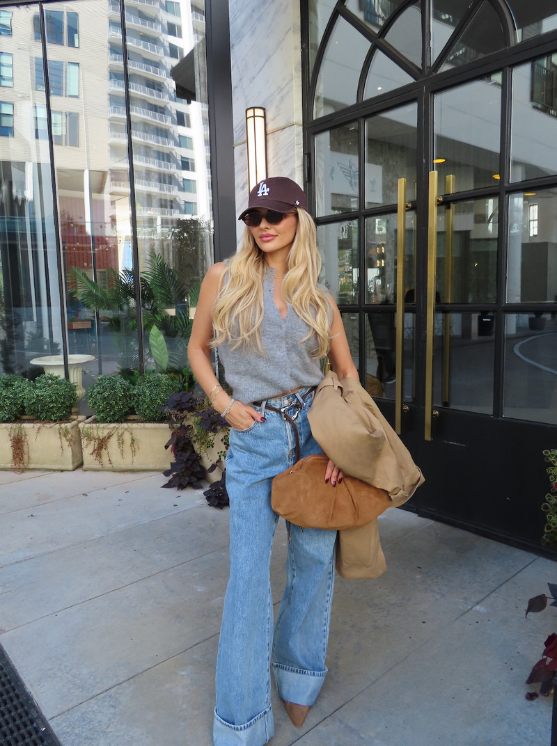 Little fall moment in @revolve ☕️🤎 comment “LINK” and I will DM you all of the 🔗’s! some good Amazon finds included 👏🏼

#revolvepartner 

 