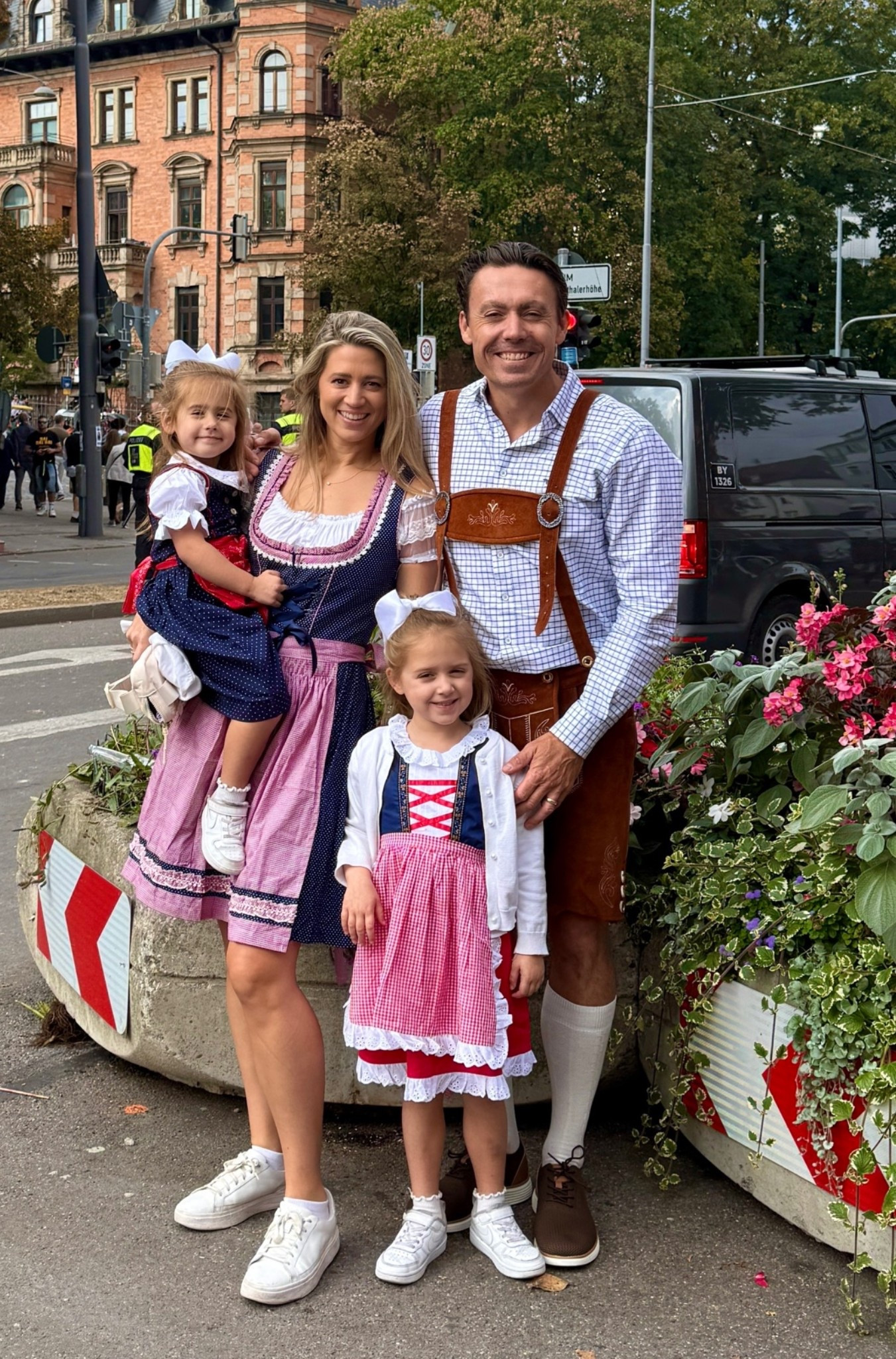 Oktoberfest was SO much fun in Munich!🍻 I loved our outfits! 🇩🇪