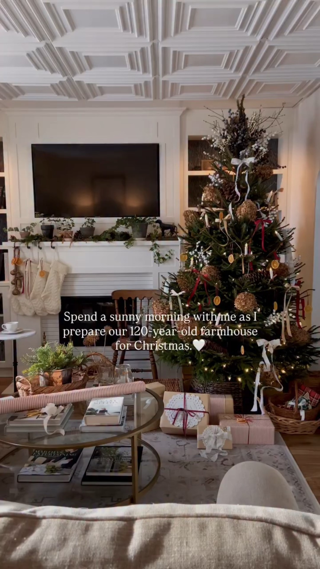 The season of stripes continues with these beautiful new striped curtains from @curtarra_curtains in the living room. Did you know that they also make coordinating pillow covers to match using the same fabrics as their curtains? Striped ribbons, wrapping paper, and a few other accessories finish off the look to bring a hint of pattern to this cozy space. Have you noticed the stripes multiplying in your home too? I just can’t seem to get enough.🤍 Use my code CH12 for 20% off your Curtarra order!