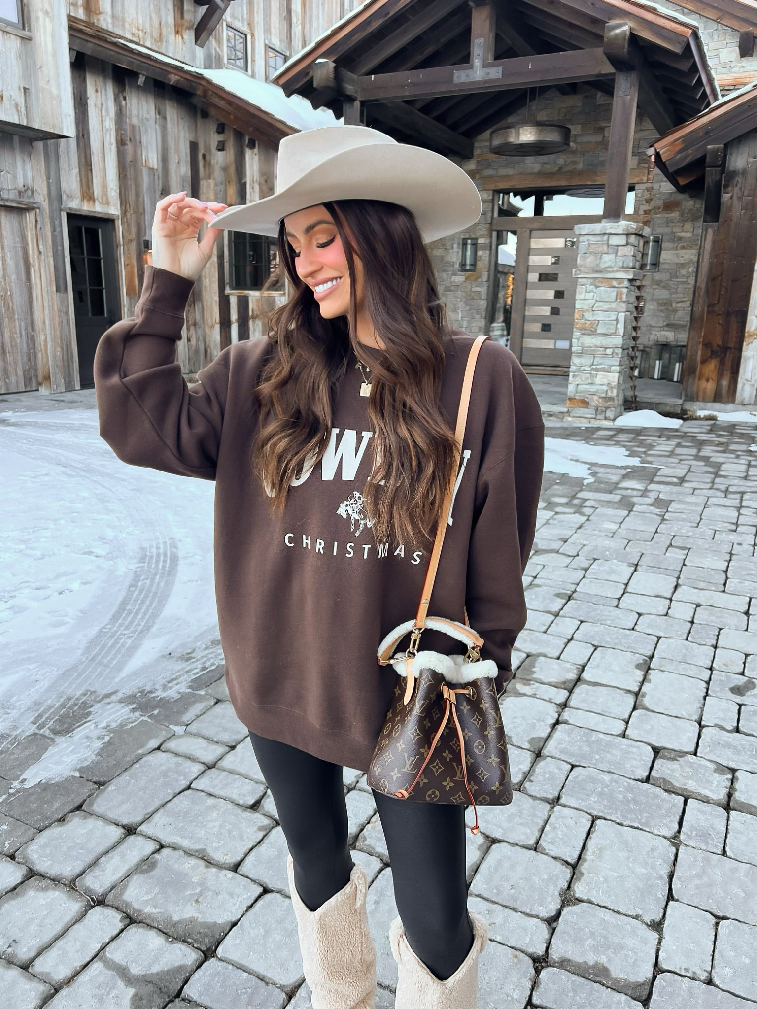 Christmas outfit, winter outfit, Christmas sweatshirt, cowboy hat

#LTKHoliday #LTKtravel #LTKSeasonal