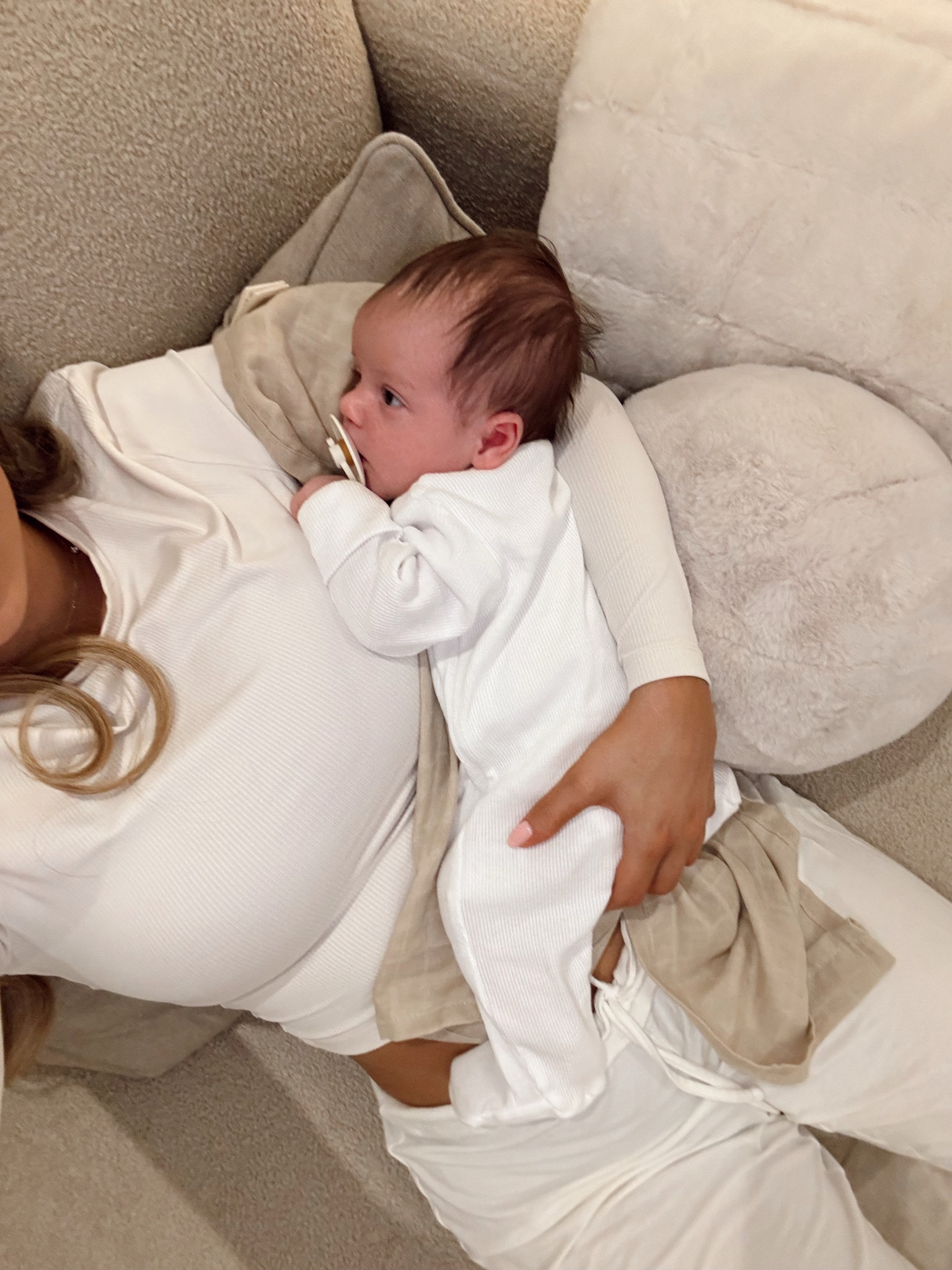 This ribbed long sleeve top from lounge and pants from skims is so comfy! 🤍

#LTKmaternity #LTKeurope #LTKmodest