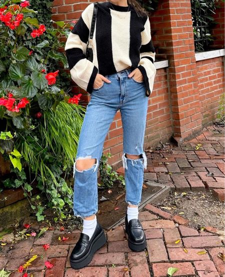 Everyday style, Philadelphia, platform loafers, loafers, stripes, sweater aesthetic, street style, Abercrombie jeans, slick pony tail, hair bow


#LTKstyletip #LTKtravel #LTKGiftGuide