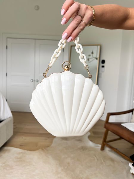 White Acrylic Shell Bag Clutch Vacation Resort Wear  

#LTKfindsunder50 #LTKitbag