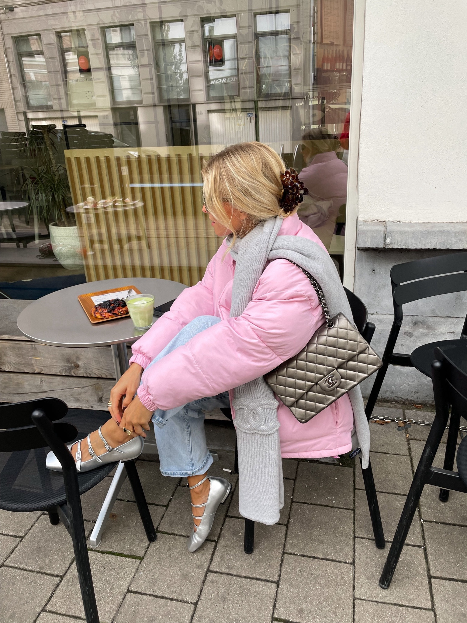 Pink puffer love & silver accessories  💞
•
•
•
•

#lookdujour #tenuedujour #pinkoutfit #pufferjacket #streetstylelook #streetstyleluxe #chanelbag #chanel #falloutfit #winteroutfit #outfitinspiration #outfitideas #ootdstyle #outfitsociety #dailylook #dailystyle #streetstyle #americanvintage #levis #alohas

#LTKSeasonal #LTKeurope #LTKstyletip