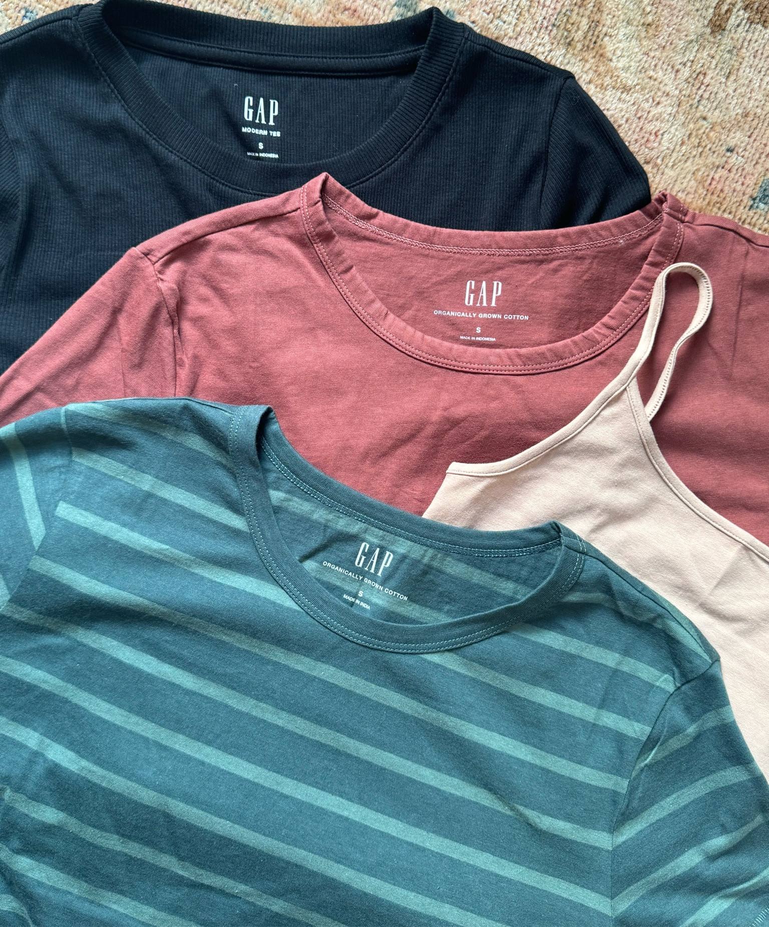 My favorite basic @gap tees I buy in bulk. #gap #howyouweargap #ad 