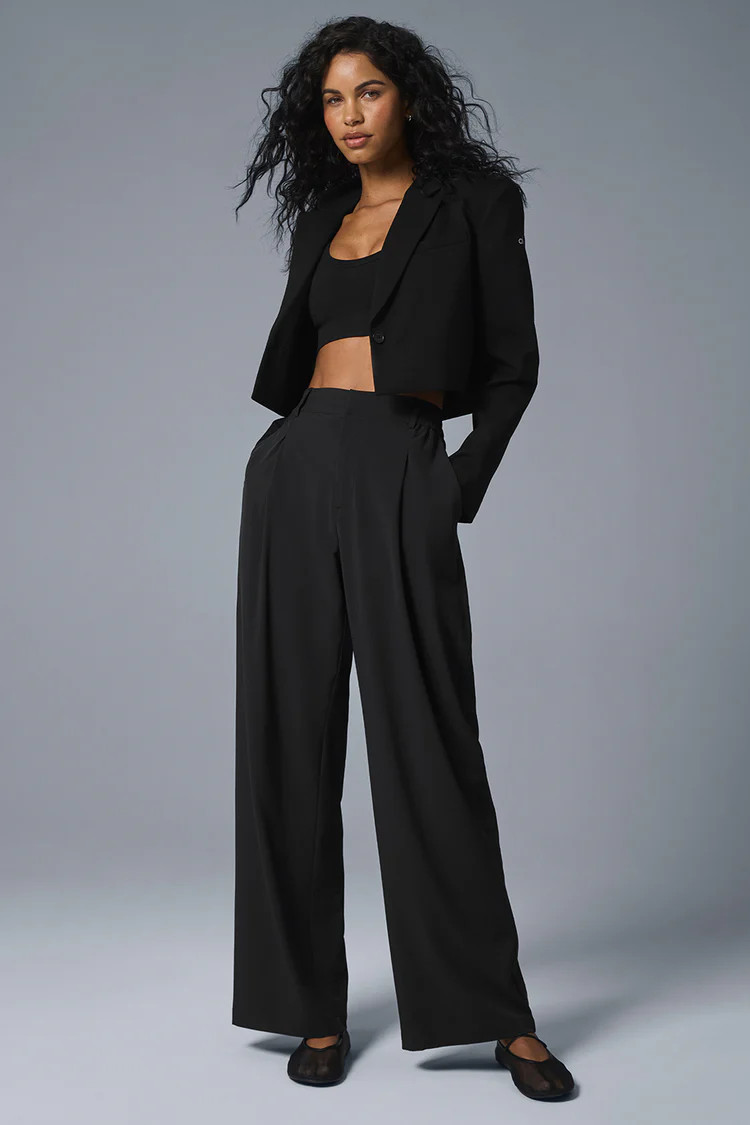 Cropped First-Class Blazer - Black | Alo Yoga (US)