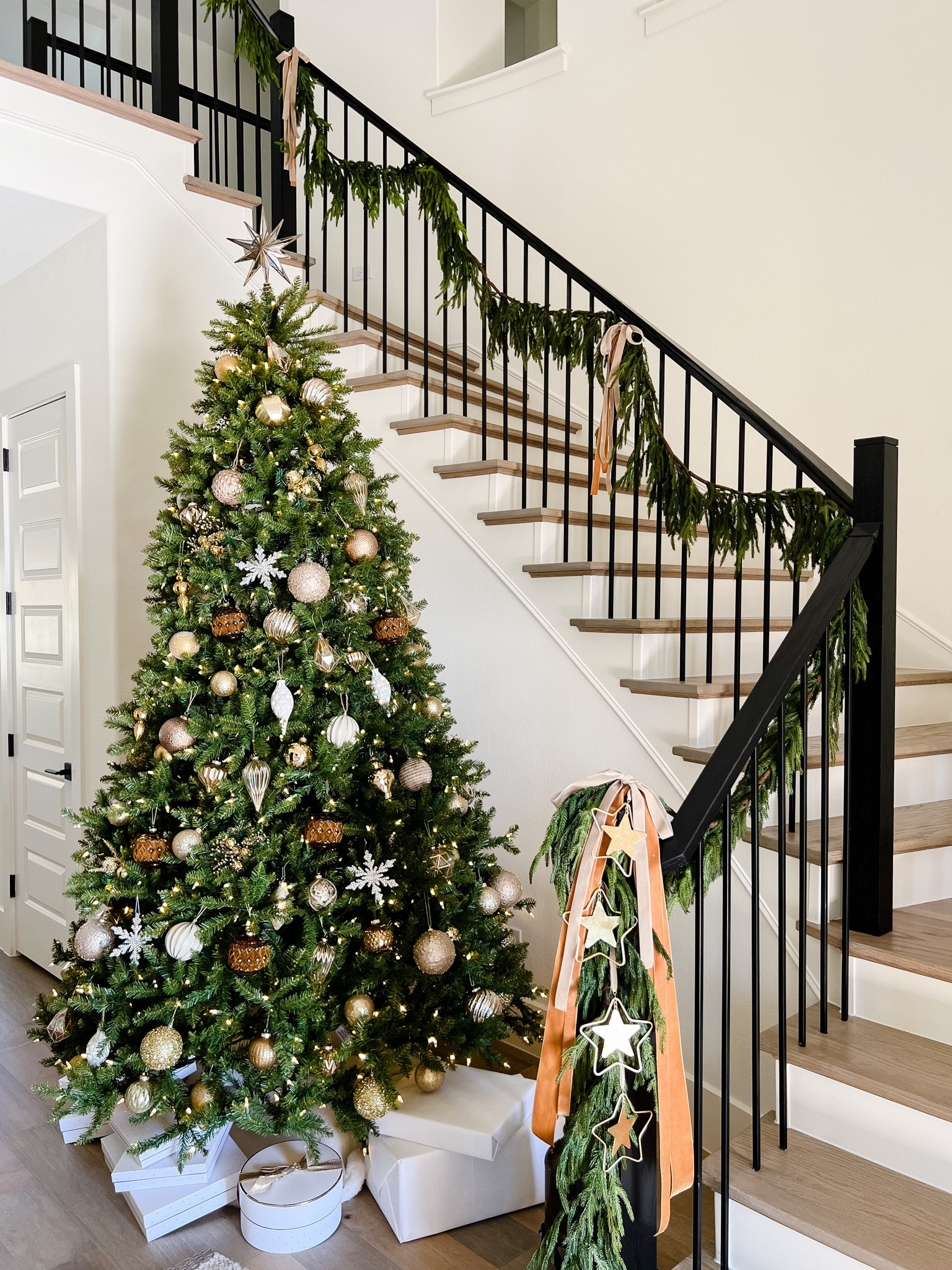 The 9’ Dunhill Fir from @amazon is everything! #christmastree #christmasdecor

#LTKhome #LTKSeasonal