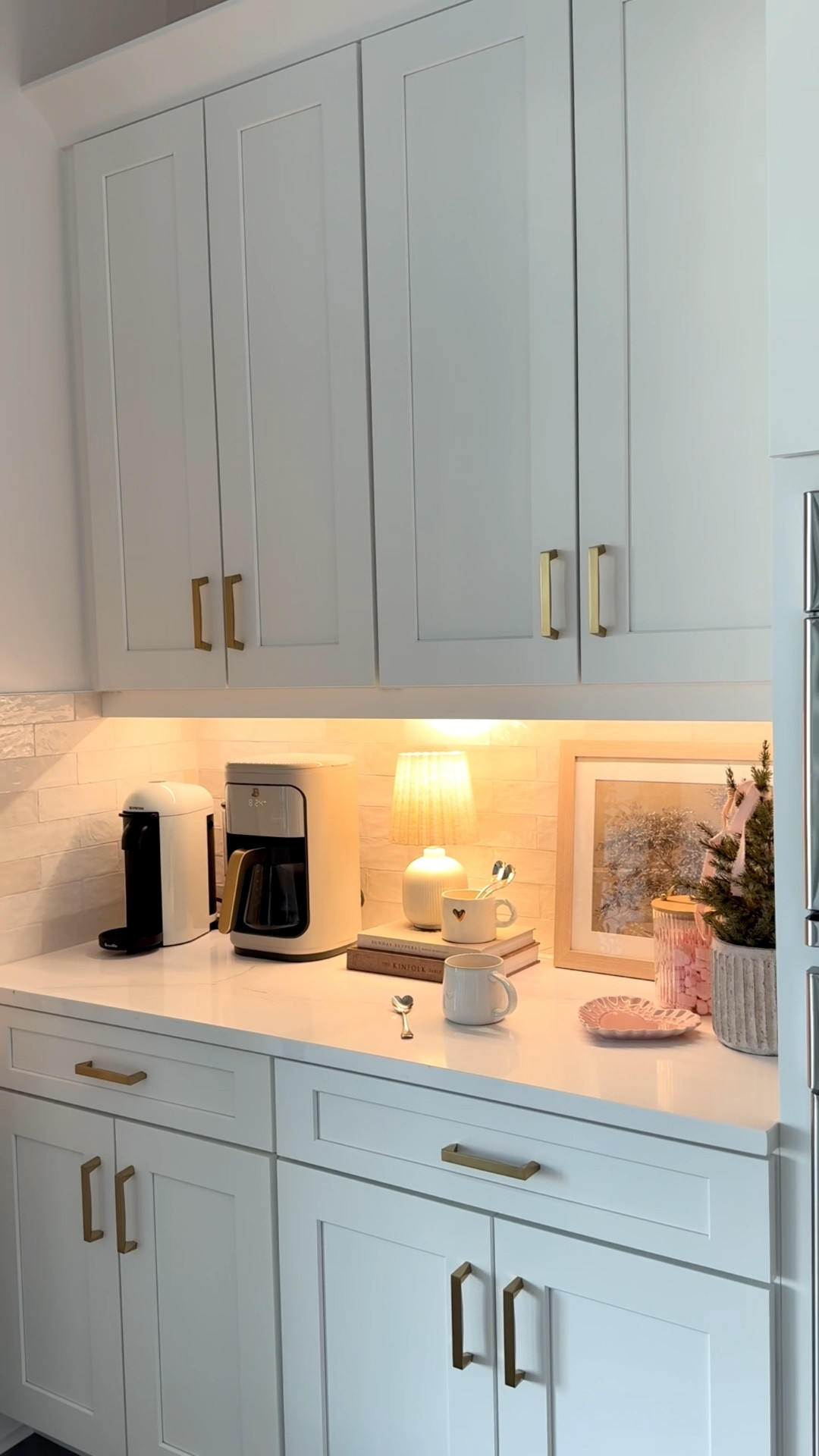 Valentines Day Coffee Bar 🩷




#vday #valentinesday #kitchen #homedecor #coffeebarstyling #coffeebar #heartmug #target #kitcheninspo 

#LTKHome #LTKValentine