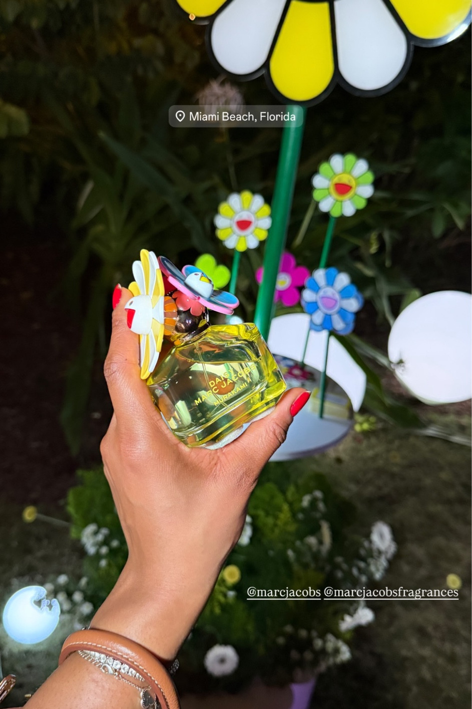 New Daisy by Marc Jacobs perfume collaboration with Murakami! Such a fun design and a beautiful fragrance with fruity notes of mandarin and grapefruit. Such a gorgeous perfume / holiday gift for her! Linking this perfume below! .. For more links to christmas decor, red light mask, holiday party must-haves, triangle scarves, follow me on LTK! ✨


#LTKHoliday #LTKGiftGuide #LTKBeauty