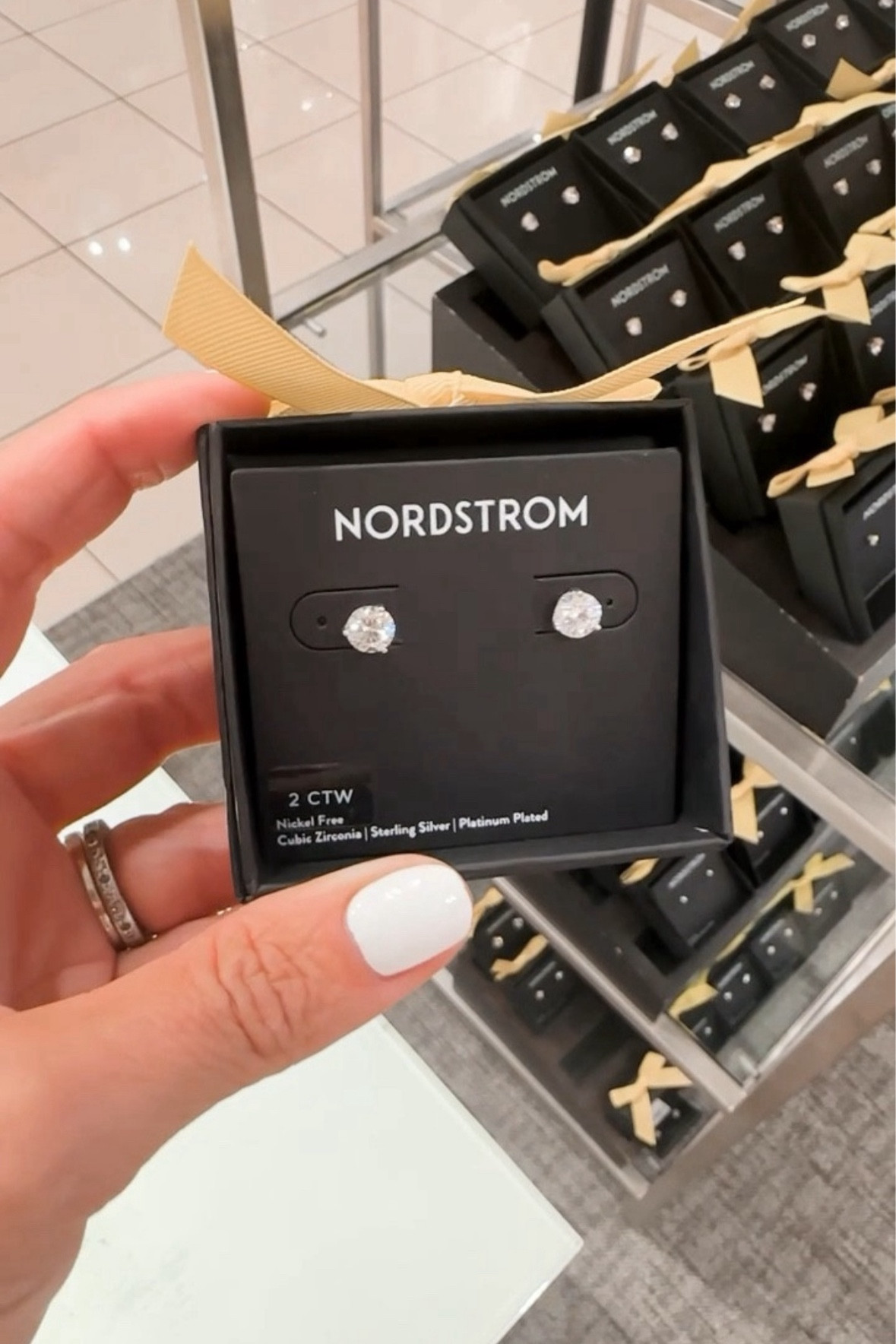 2ct earrings


#LTKFindsUnder50 #LTKxNSale #LTKSaleAlert