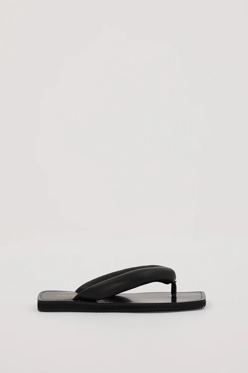 ALIAS MAE CHASE BLACK SANDAL | DISSH