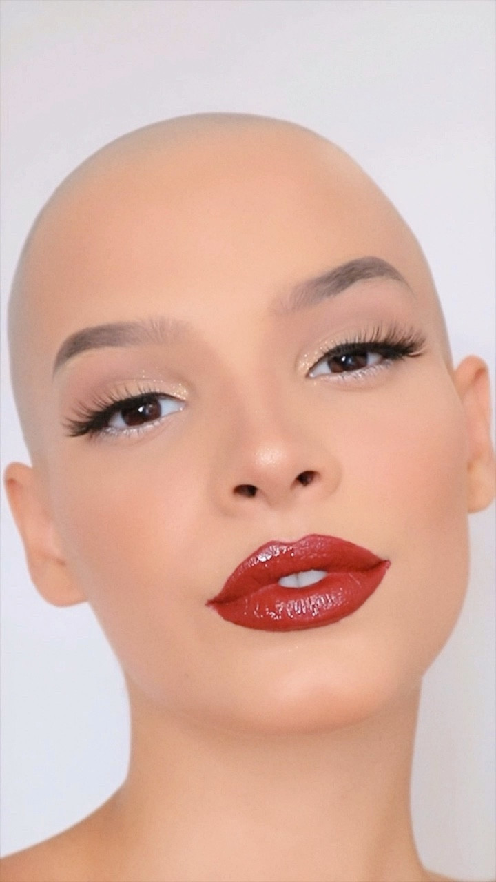 pele com contorno e boca vermelha + cabeça raspada 

#LTKVideo #LTKbeauty #LTKbrasil