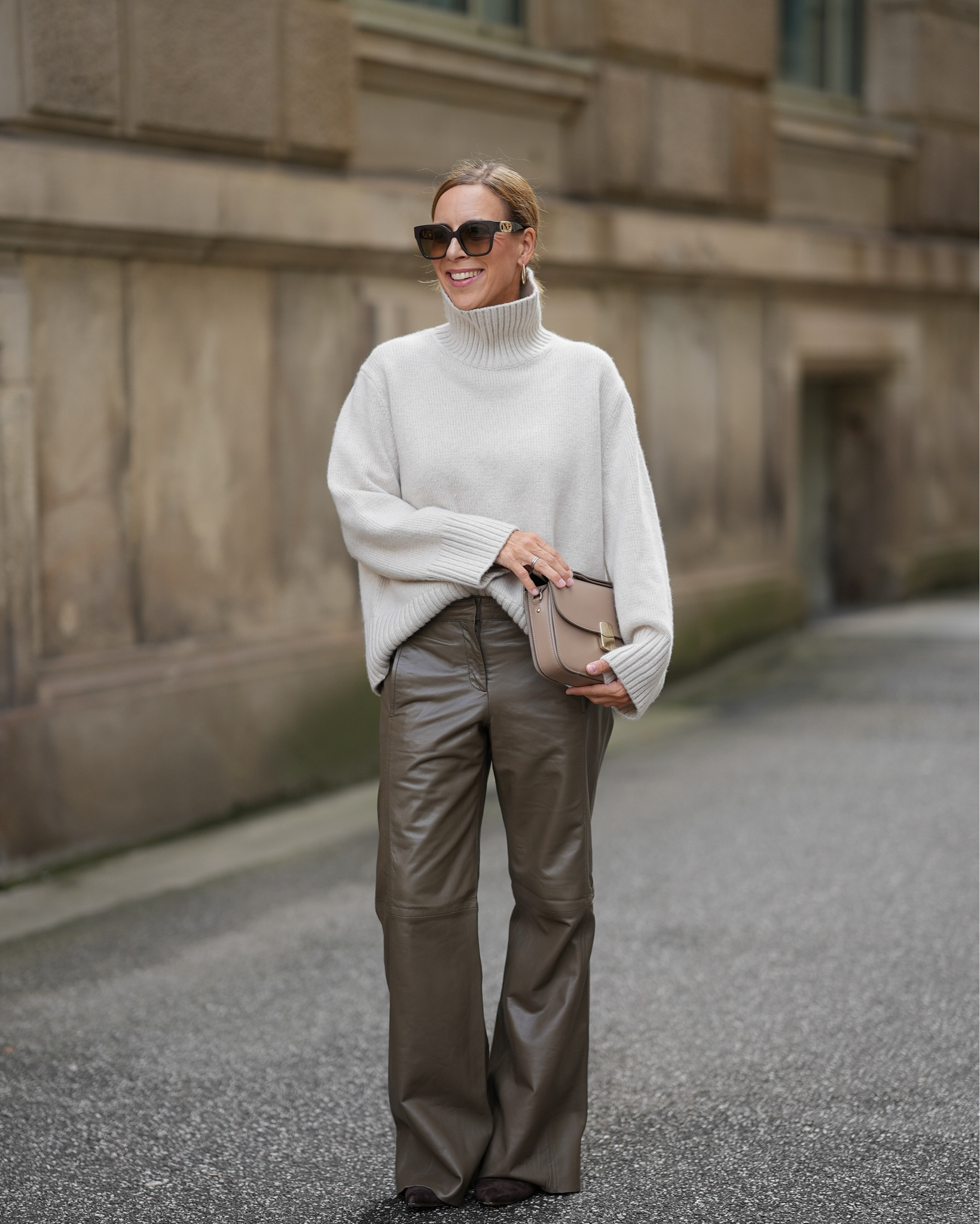 Cashmere & Leder: Herbstoutfit
#LTKautumn
15% auf das bonprix Sortiment vom 5.12.-7.12. mit
"sette15"

#LTKsale #LTKstyletip