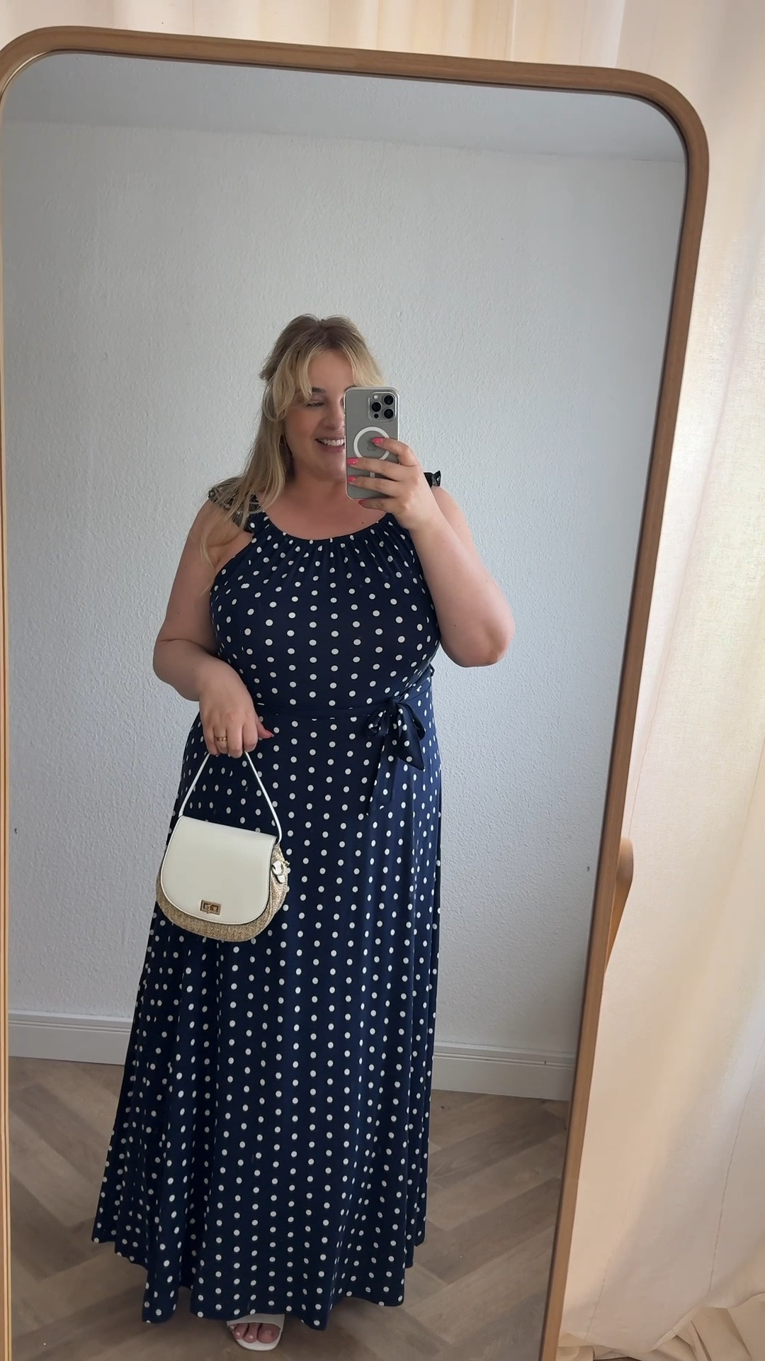 1 Kleid - viele Anlässe 💙🤍

15 % sparen bei Bon Prix mit dem Code: 15beauty

(Gültigkeit: 16.06. -einschl. 18.06.2026; 15% auf Alles; einmalig einlösbar pro Kundin; gilt in DE App & Webshop)

#plussizefashion #muster #kleid #curvy #summerdress #dots #punkte

#LTKdeutschland #LTKplussize #LTKkleider