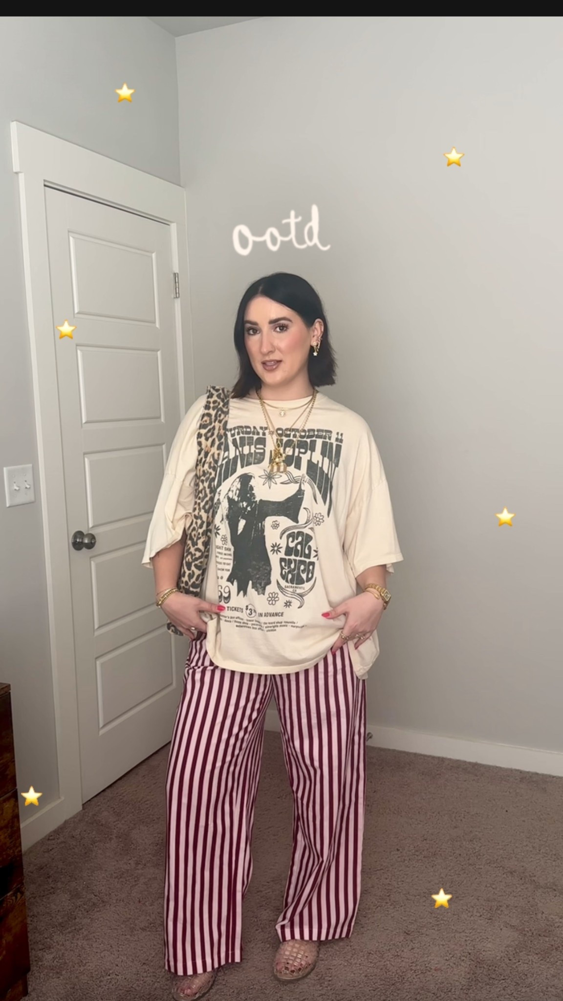 Unfortunately the leopard bag from Walmart is sold out but it’s the no boundaries brand if you can find it! Linking similar vibes  