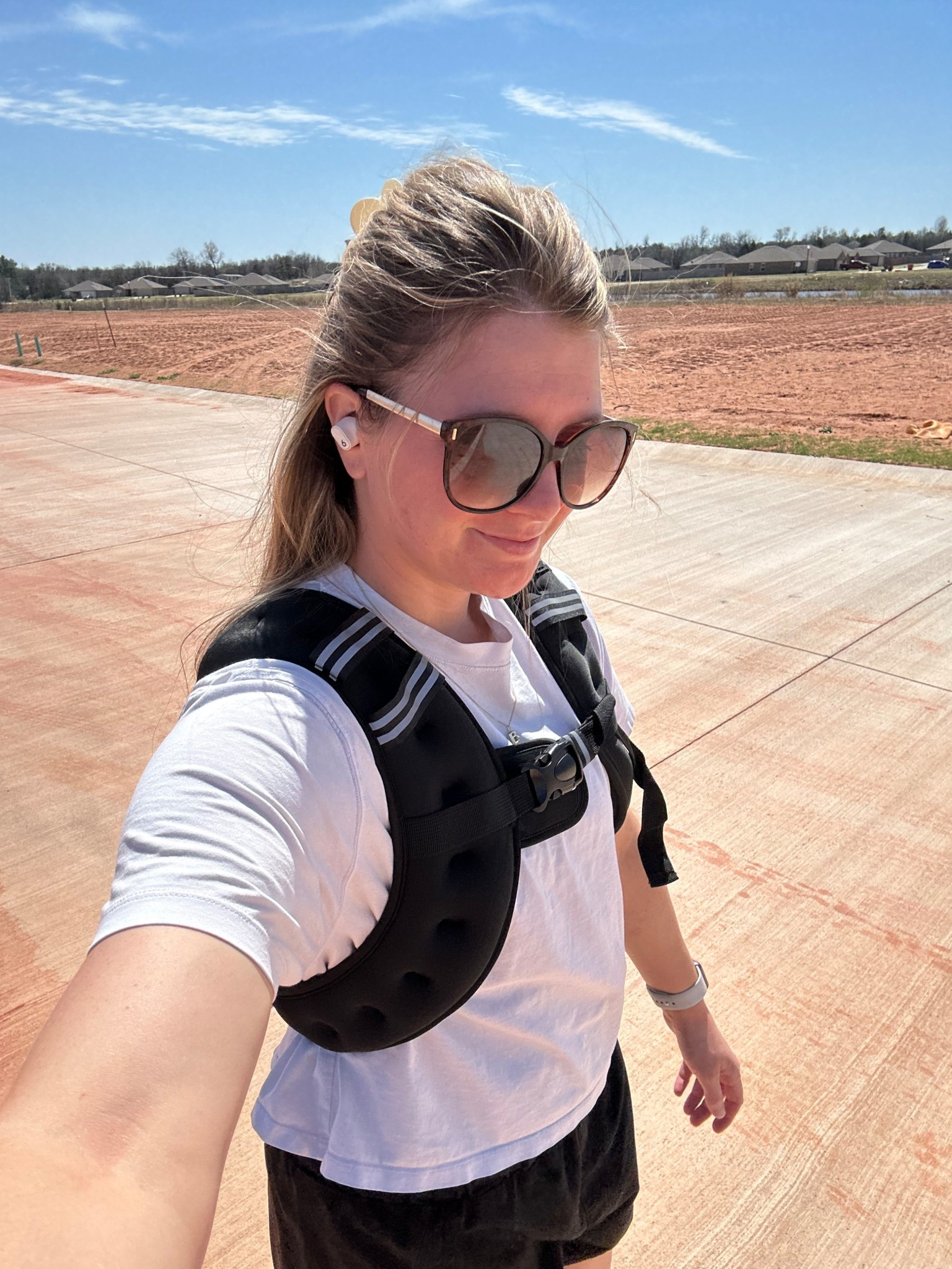 Snuck in a quick walk before school pickup and wore my favorite weighted vest 🫶🏼☀️

#LTKmomlife #LTKdayinmylife #LTKfitnessgoals
