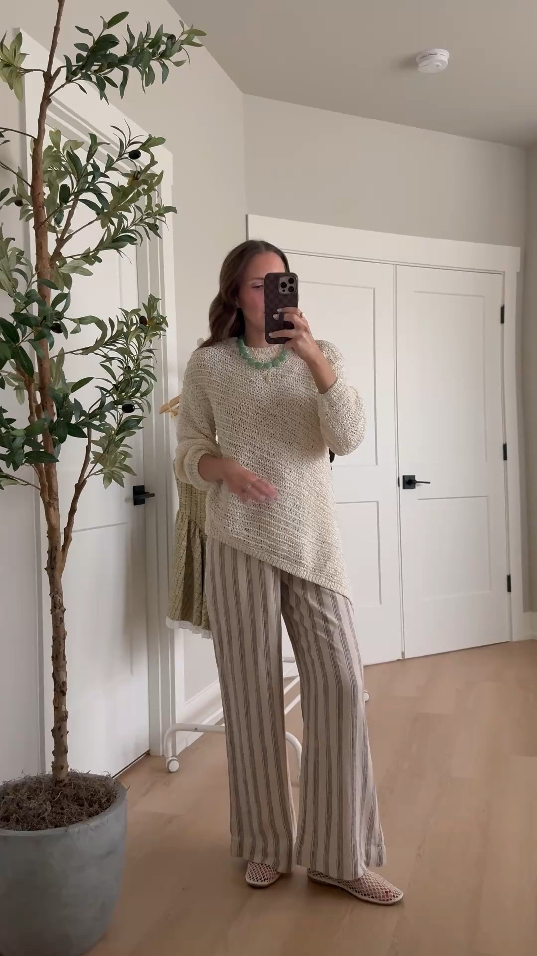 Teacher outfit idea 🍎 this sweater is perfect for warmer weather because it’s lightweight and breezy. Paired with my favorite linen pants - they are double lined and not see through!

Teacher outfit, teacher style, pull on pants, Zara finds, classroom style