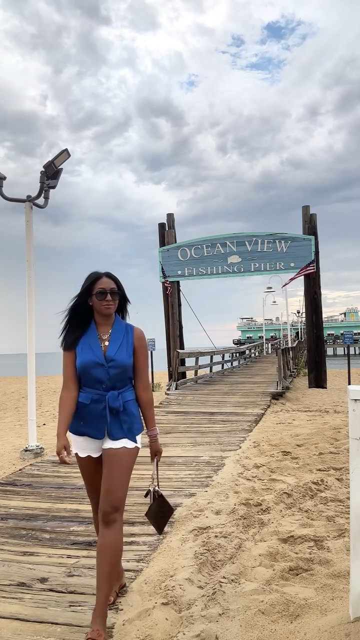 I travel a lot and love versatile pieces that can transition from day to night, to work & play, and this @shopashro jumpsuit gives me that versatility I need. I get so many compliments in this outfit , no matter how I style it. It’s a comfortable and cool piece that will forever remain a staple in my closet! Check out #Ashro today for your next staple piece! 

#ashrostyle #iamashro #ad #clothing #style #jumpsuit #shopping #fashion #fashionista #fashioninspo #fashionstyle #shopping #grwmreels