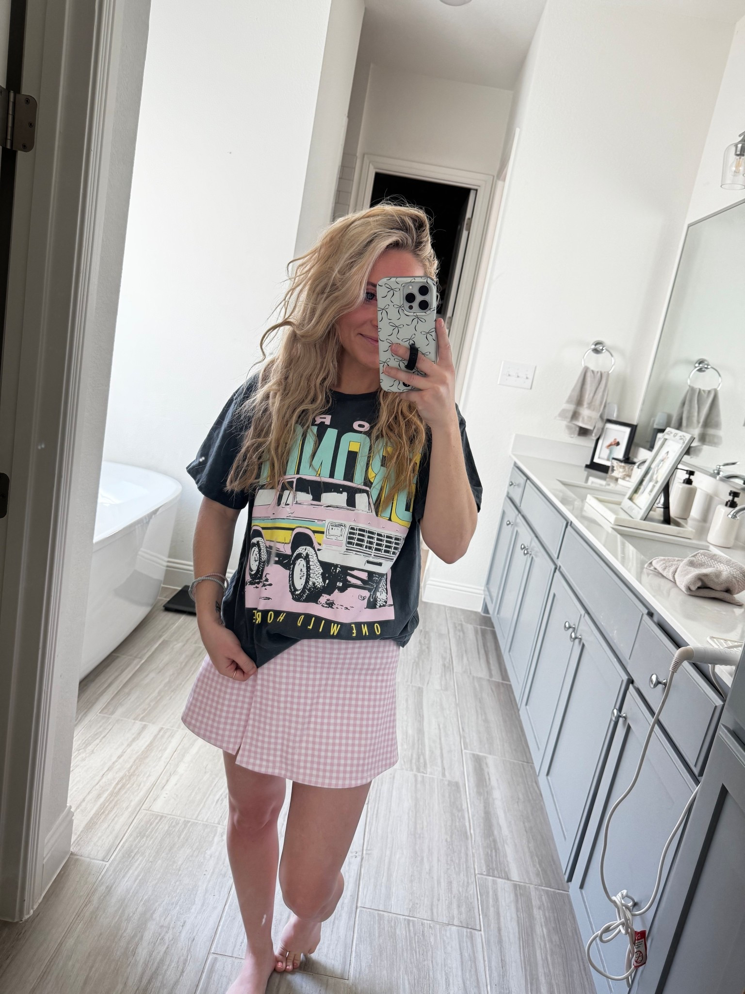 The cutest graphic tee 🩷

#LTKmomlife #LTKgrwm