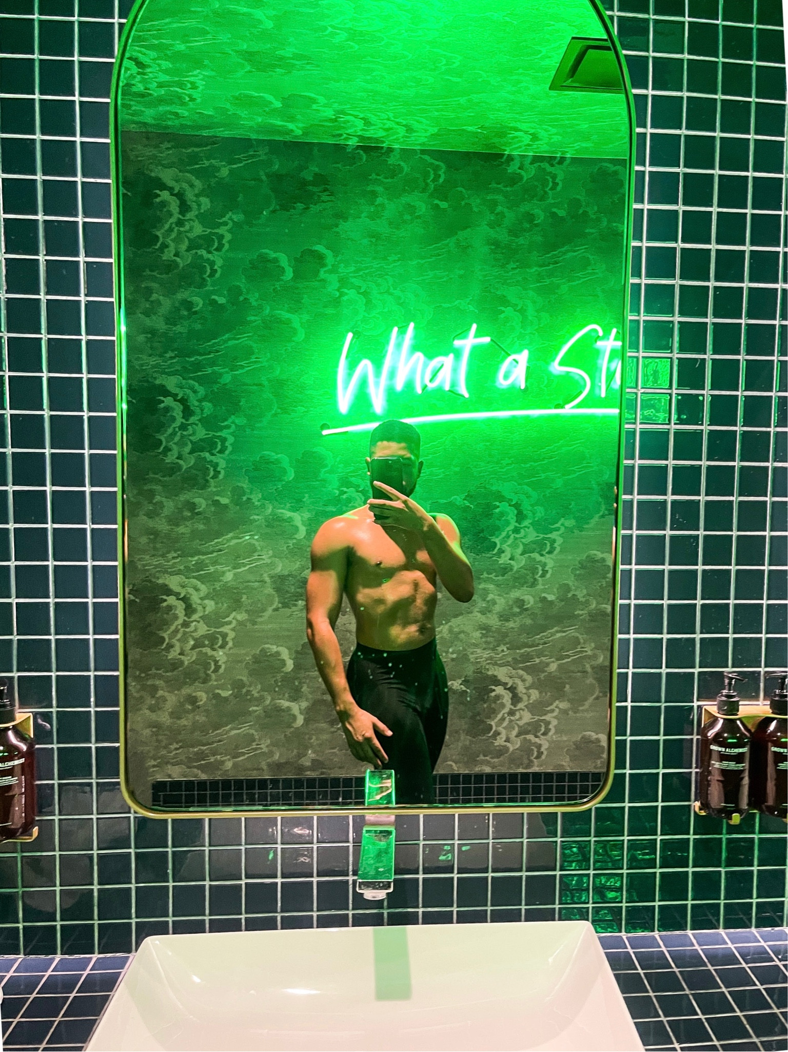 This has been the longest week ever but we’re on a roll. 

💪🏾 I’m UP in the gym
✍🏾 Script #2 has been cemented and officially crossed off of the development grid list 
⚖️ Pre-production for a new movie I’m working ok is in full affect. These have been the biggest takeaways this week. How do you plan on spending your Friday evening? 🍸 


#LTKunder50 #LTKfit #LTKmens