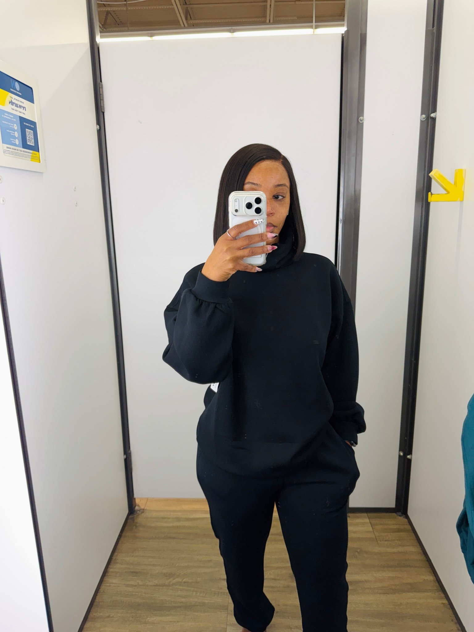 I love this outfit! The tunic fit so perfect, I am wearing a size Xs in the top and bottom. Does come in a variety of different colors. The perfect chill set or running errands. 

#LTKActive #LTKSaleAlert #LTKFindsUnder100