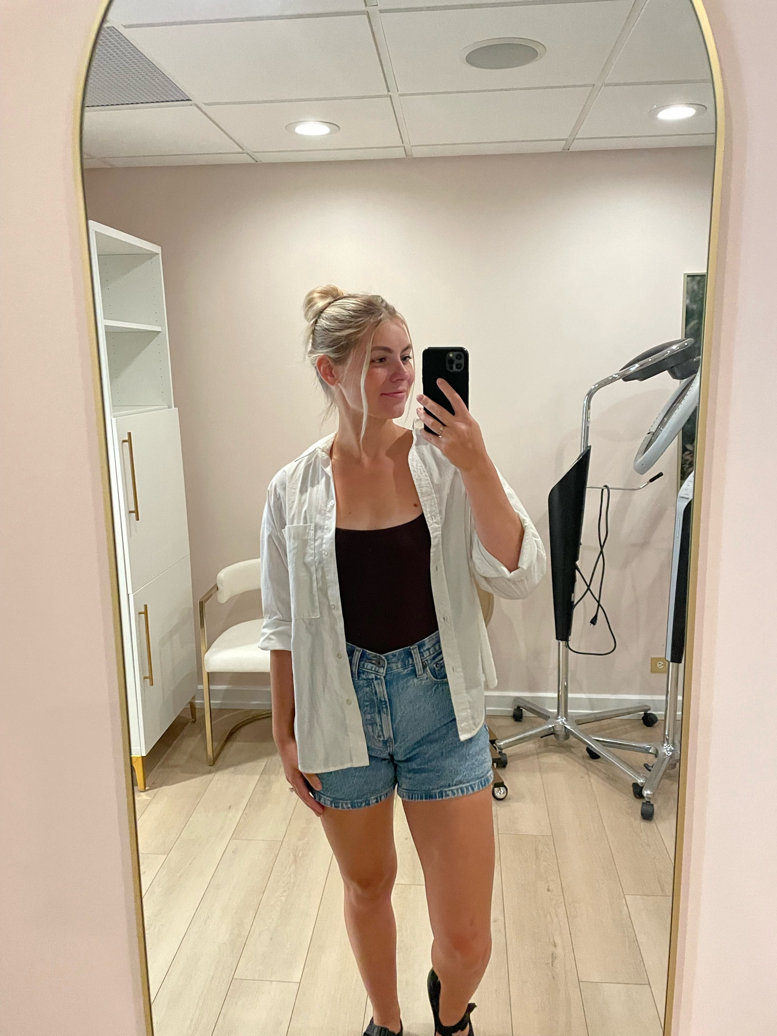 HAIRSTYLIST OUTFIT

#LTKstyletip #LTKunder50 #LTKworkwear