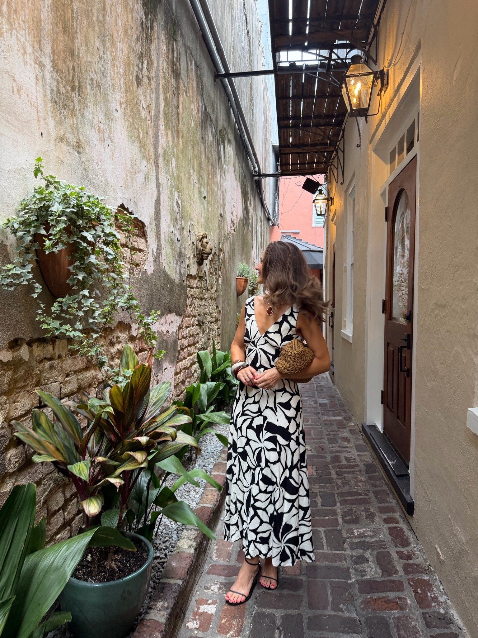 Dinner in Charleston in this linen blend maxi dress 👗