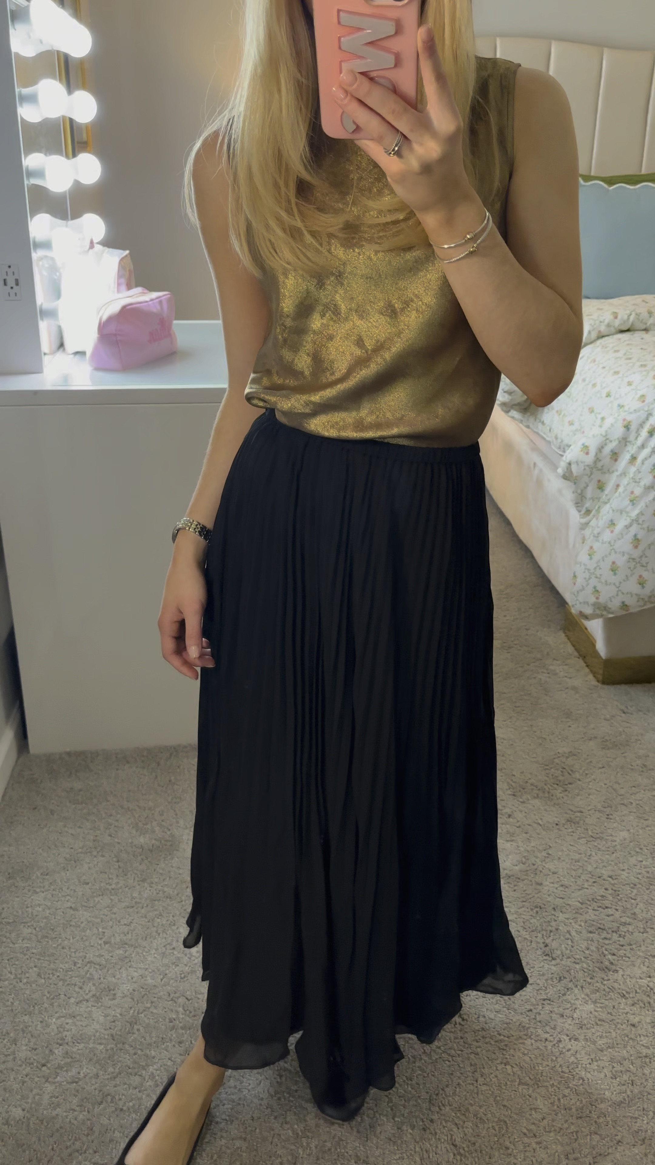 Maxi Skirt Season!!🖤✨🕺🏼From work to girls night out a maxi skirt can truly do it all! This is actually one of the few maxi skirts I own & I have already worn it so many times!! I love the ability to feel dressed up but not have to wear pants!

#LTKStyleTip #LTKParties #LTKWorkwear