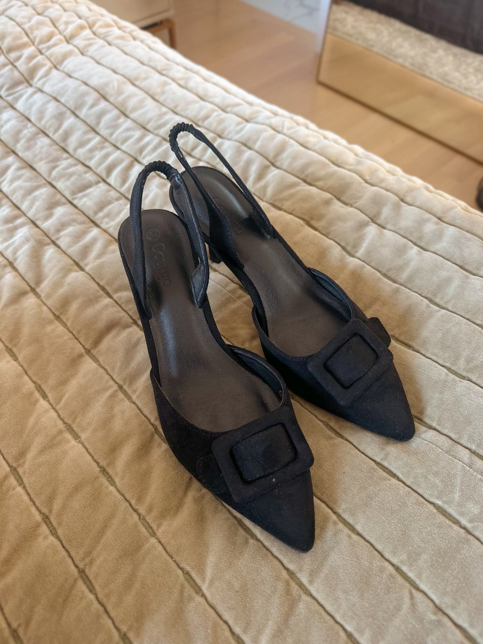 These slingback heels are under $50 and so comfy with a low heel! They look similar to a Monologue pair and come in tons of faux suede colors.

#LTKFindsUnder50 #LTKFindsUnder100 #LTKWorkwear