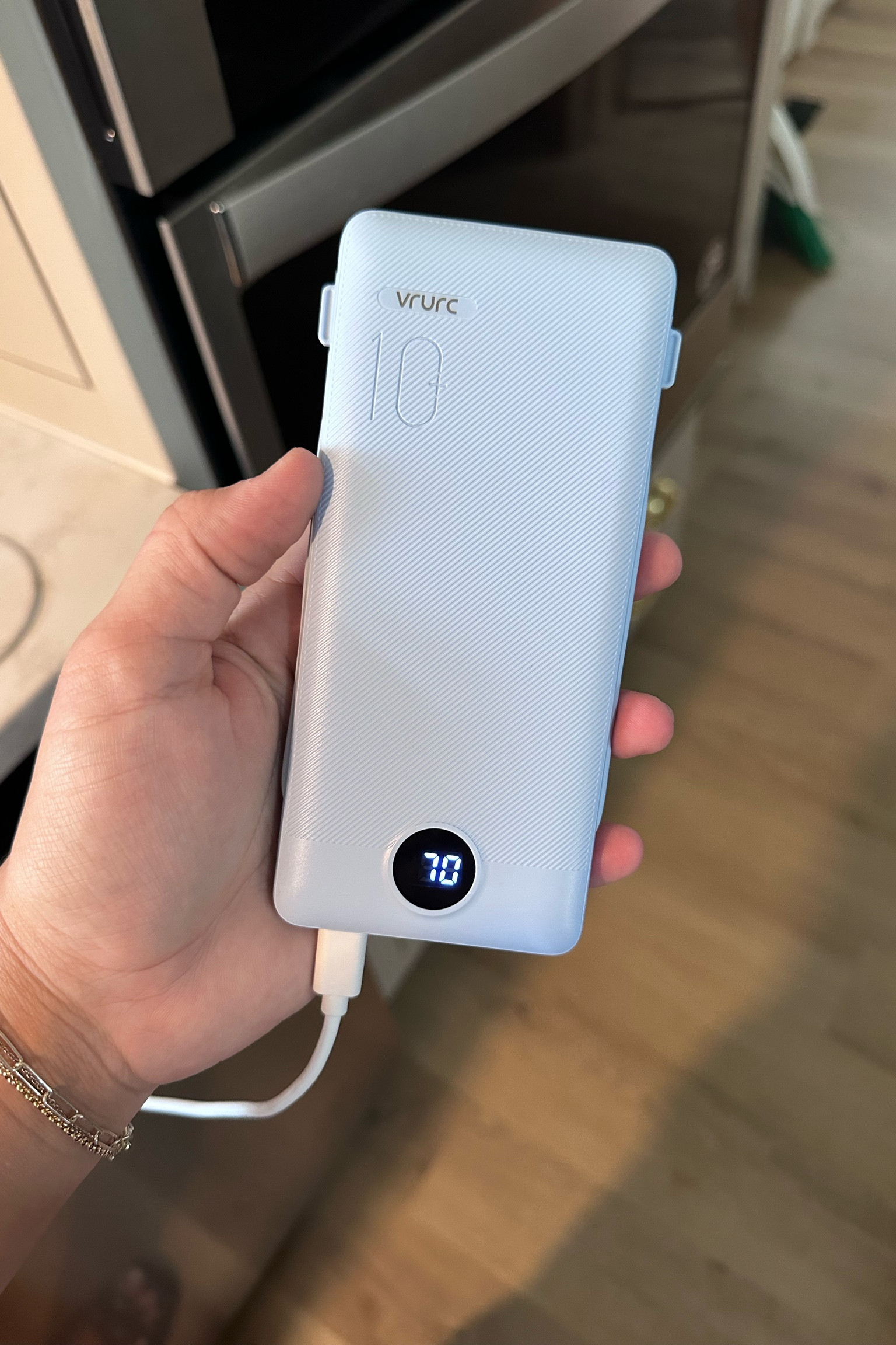 My portable charger is on sale! 🏷️

It comes on fun colors like blue, pink & purple!