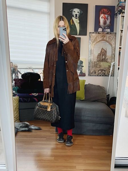 Fringe. Zara has a jacket like this now but it’s a light tan. Now that it’s reached Zara I guess that means I’m trendy 😂 
Both the jacket and the bag are vintage. 
. 
#winterlook  #torontostylist #StyleOver40 #90svintage #vintage70s  #secondhandFind #fashionstylist #slowfashion #FashionOver40  #MumStyle #genX #genXStyle #shopSecondhand #genXInfluencer #genXblogger #secondhandDesigner #Over40Style #40PlusStyle #Stylish40


#LTKover40 #LTKstyletip #LTKshoecrush